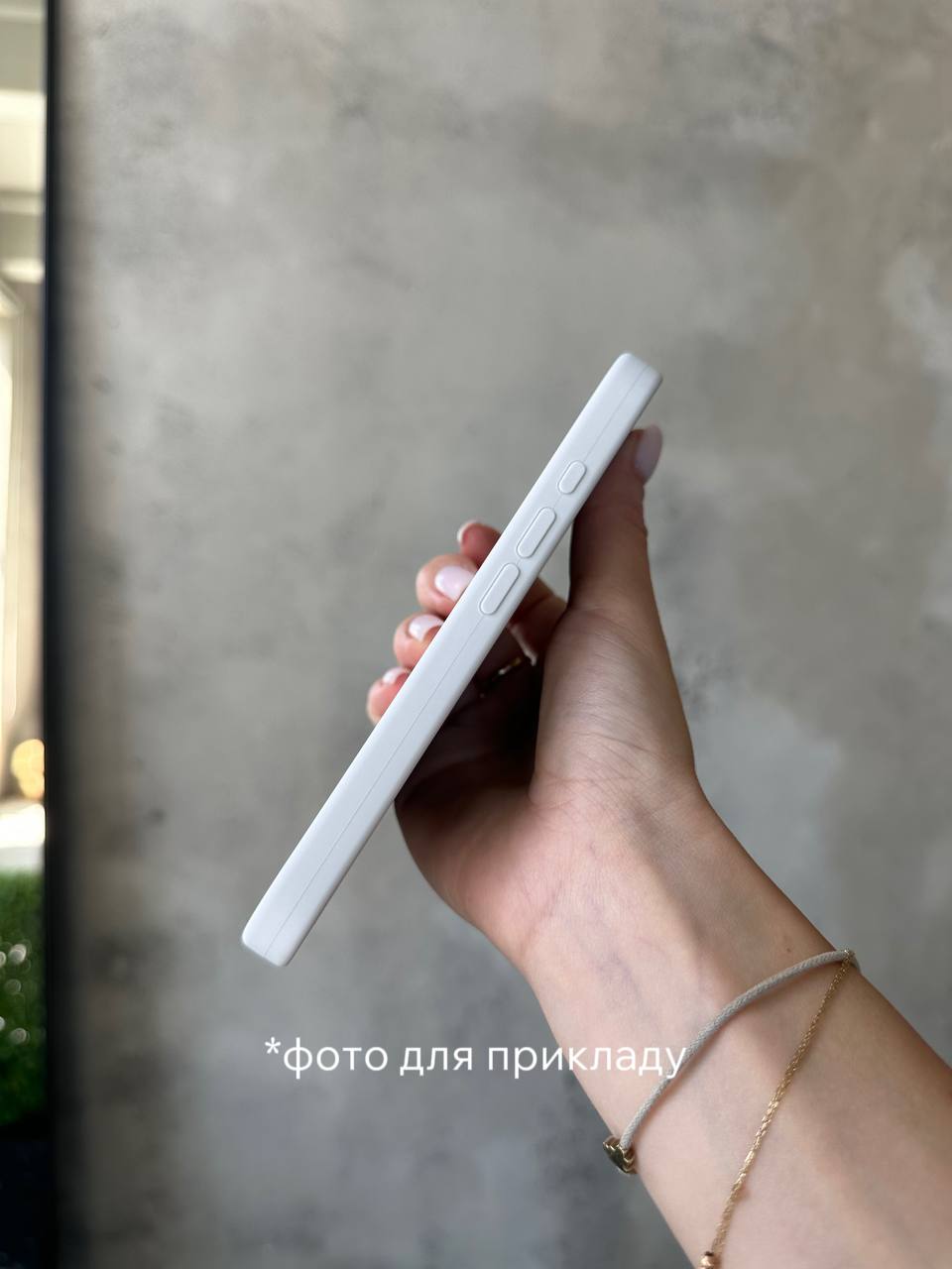 Чехол Silicone case с открытой камерой на iPhone 16 Pro Chalk Pink (27)