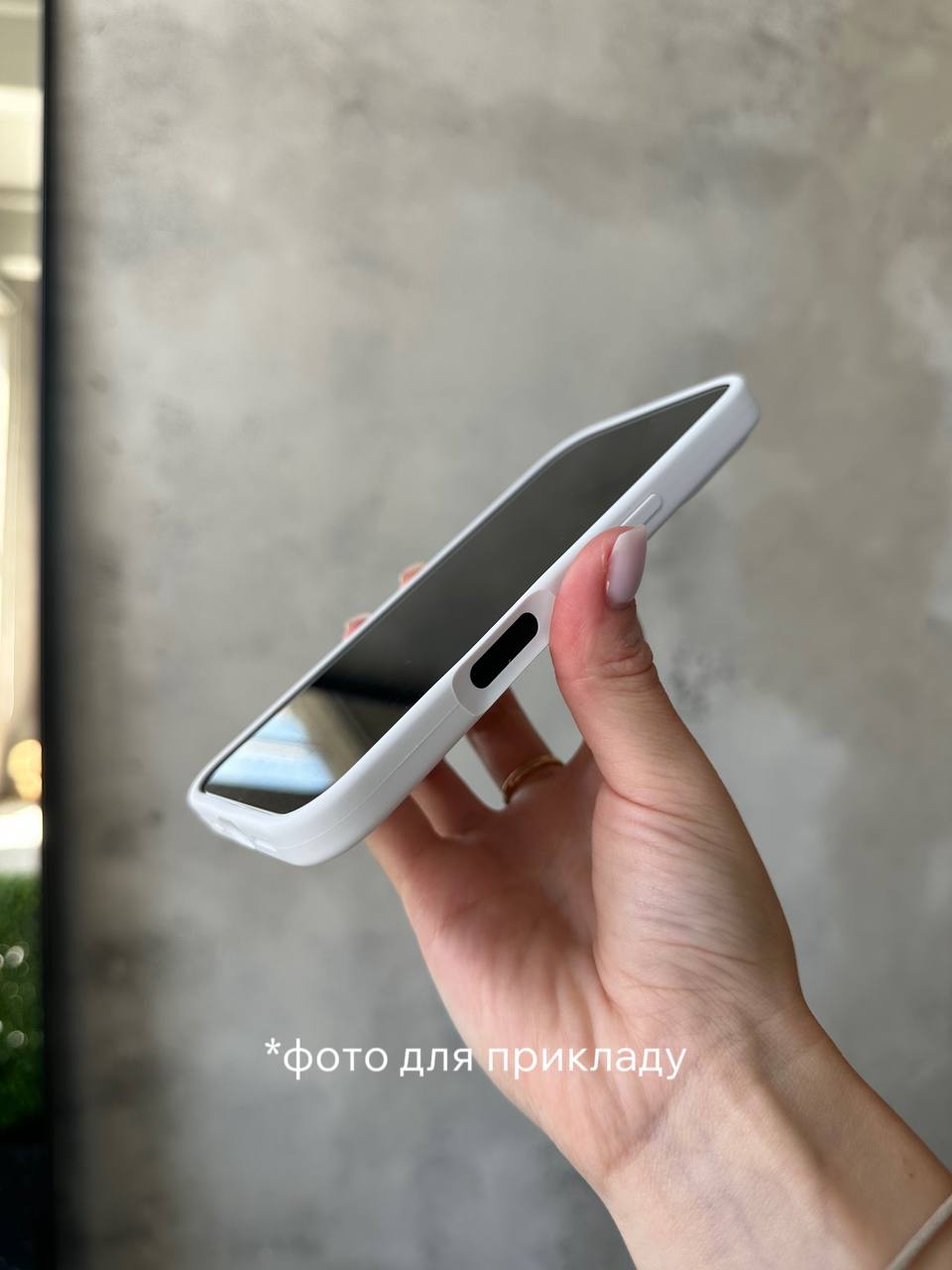 Чехол Silicone case с открытой камерой на iPhone 16 Pro Chalk Pink (27)