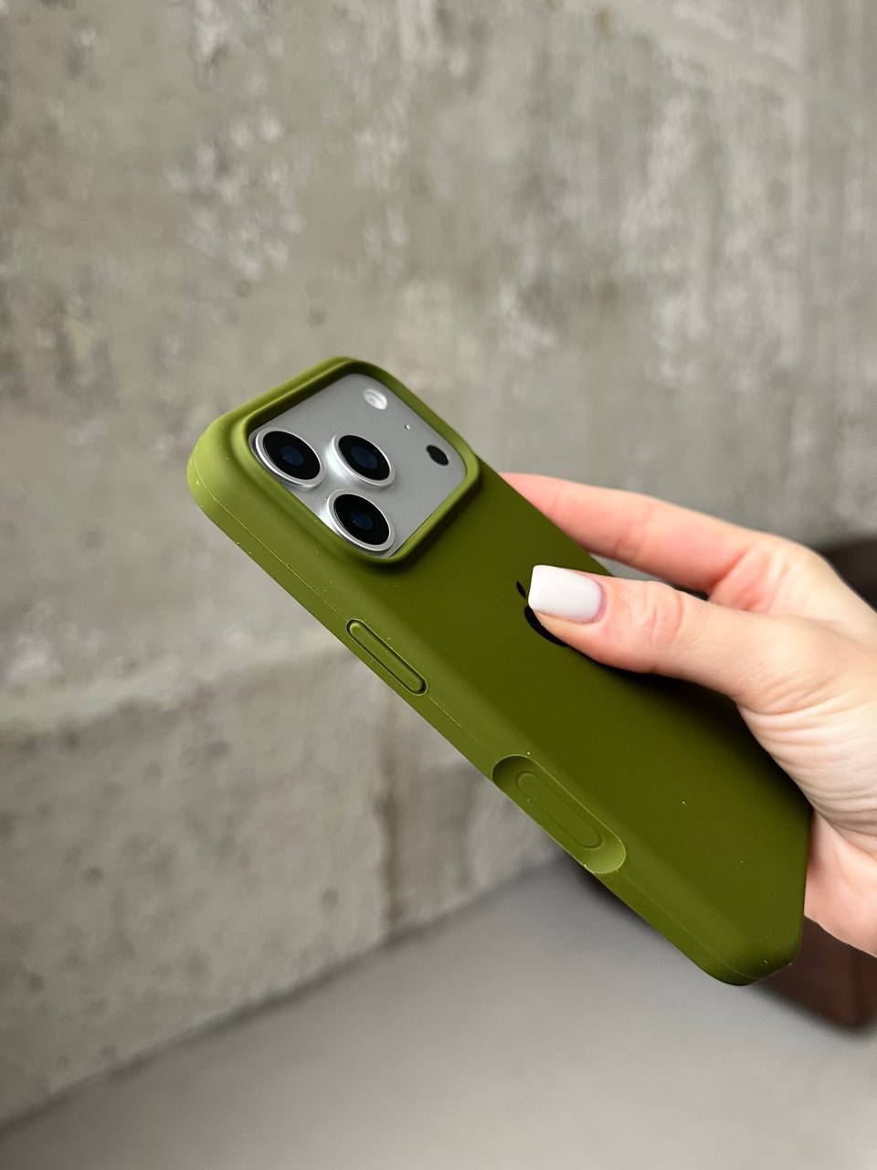 Чехол Silicone case с открытой камерой на iPhone 17 Pro Army Green (11)