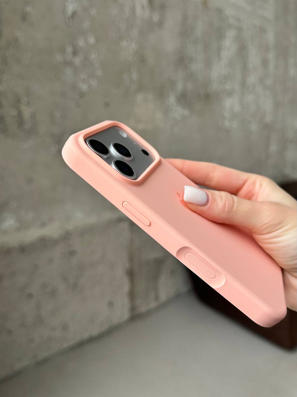 Чехол Silicone case с открытой камерой на iPhone 17 Pro Grapefruit (07)
