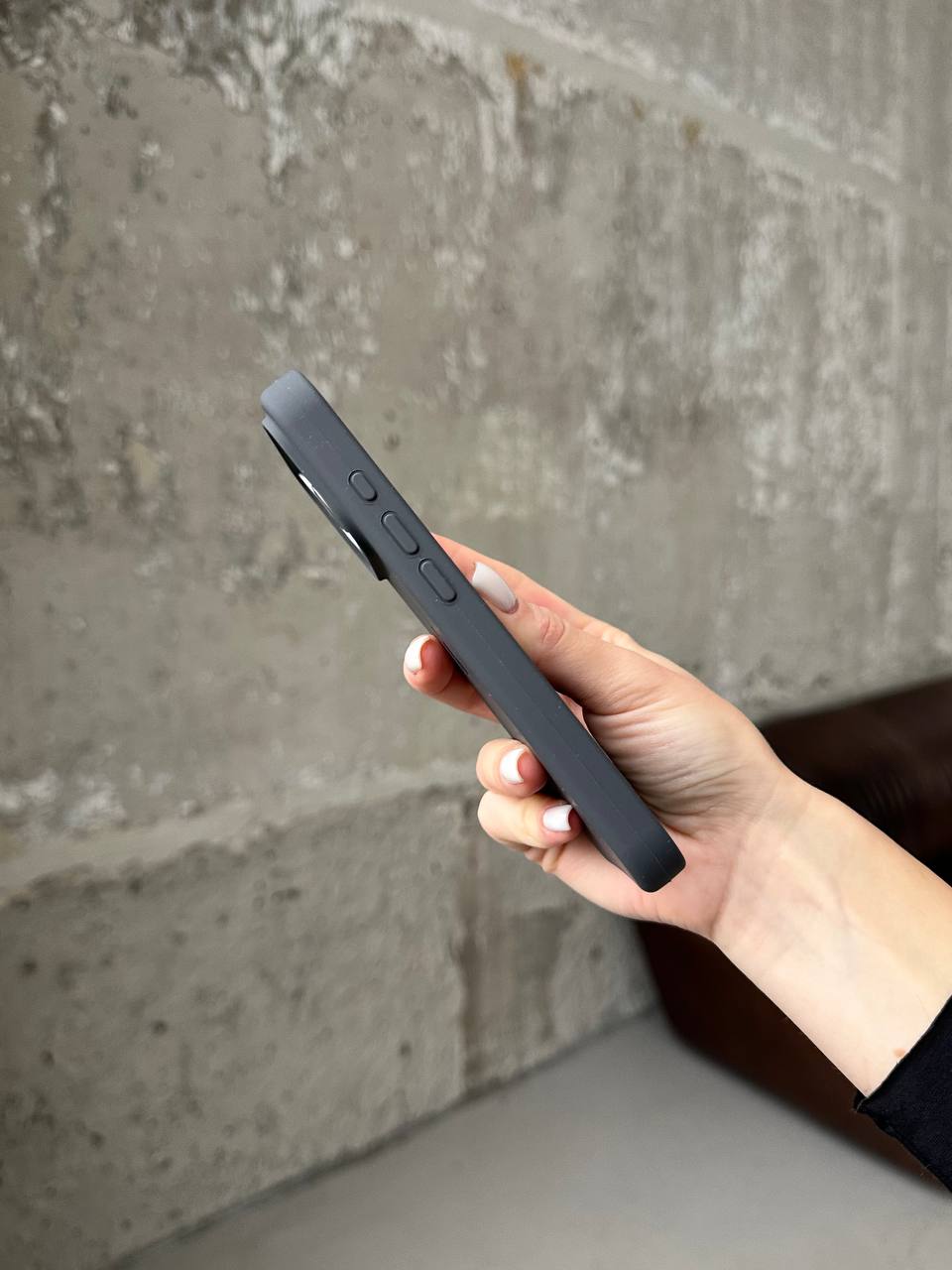 Чехол Silicone case с открытой камерой на iPhone 17 Pro Graphite (24)