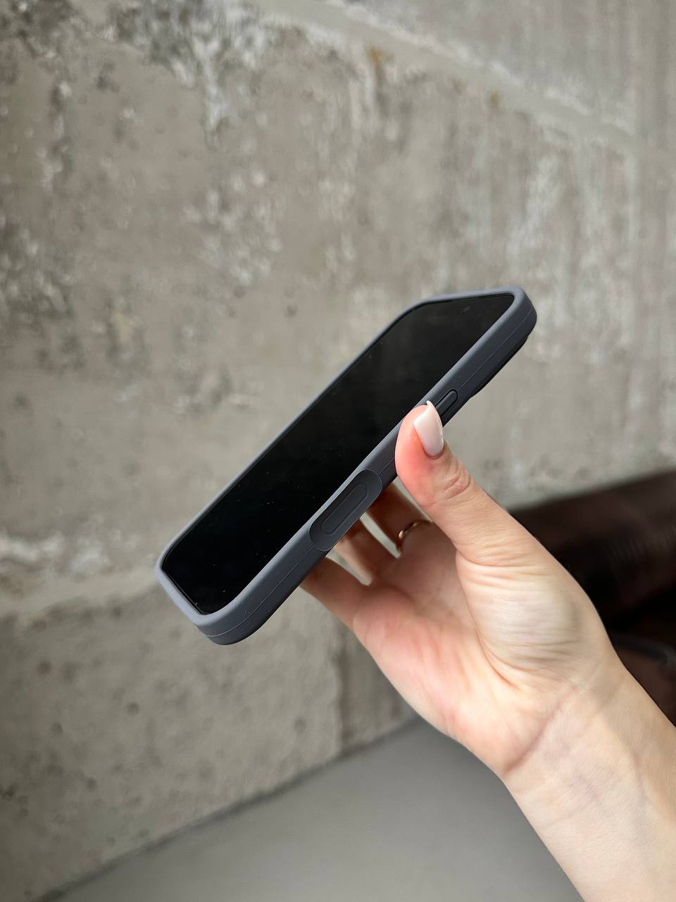 Чехол Silicone case с открытой камерой на iPhone 17 Pro Graphite (24)