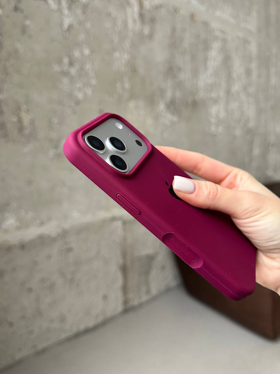 Чехол Silicone case с открытой камерой на iPhone 17 Pro Marsala (18)