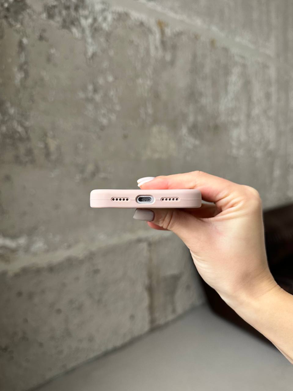 Чехол Silicone case с открытой камерой на iPhone 17 Pink Sand (26)