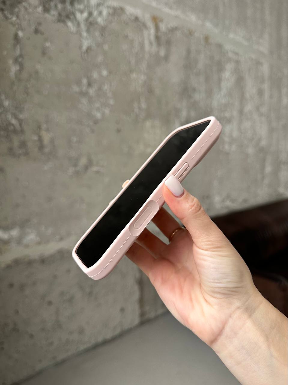 Чехол Silicone case с открытой камерой на iPhone 17 Pink Sand (26)