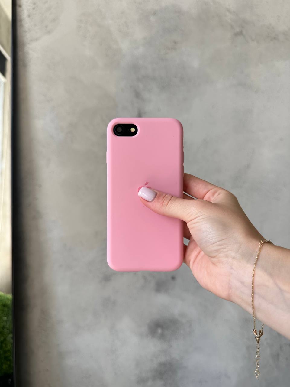 Чехол Silicone case с открытой камерой для iPhone SE 2020 / 2022 Baby Pink (06)