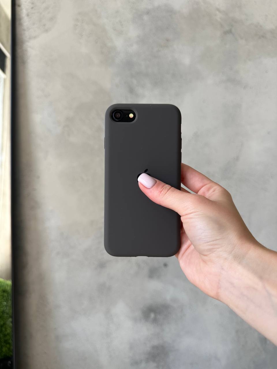 Чехол Silicone case с открытой камерой на iPhone SE 2020 / 2022 Cocoa (22)