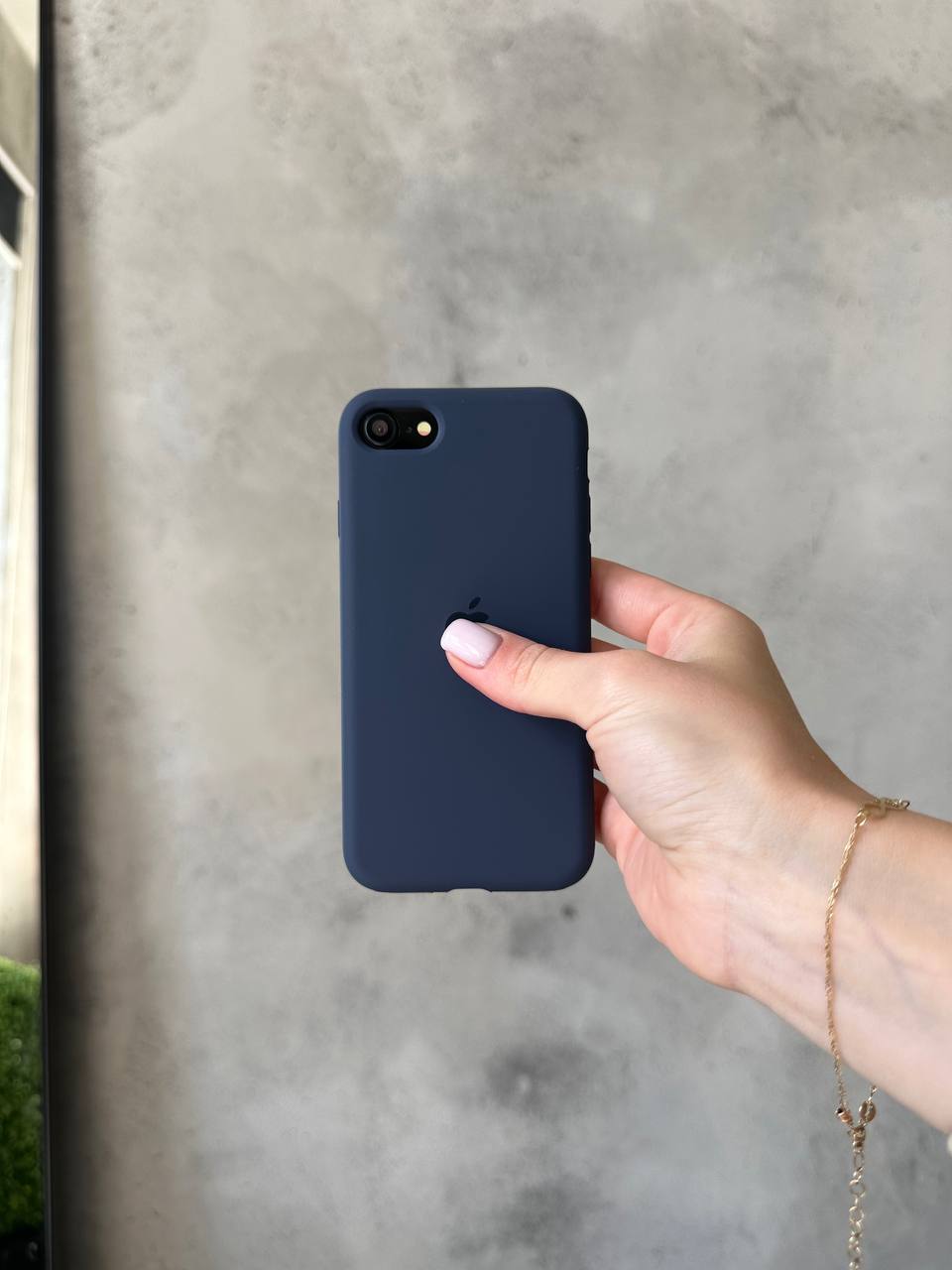 Чехол Silicone case с открытой камерой на iPhone SE 2020 / 2022 Midnight Blue (09)