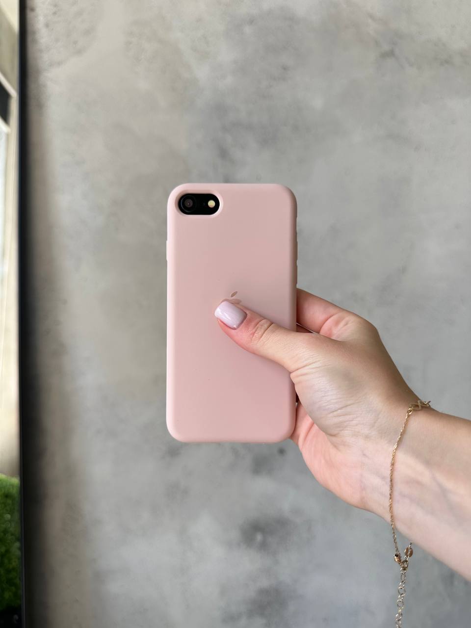 Чехол Silicone case с открытой камерой на iPhone SE 2020 / 2022 Pink Sand (26)