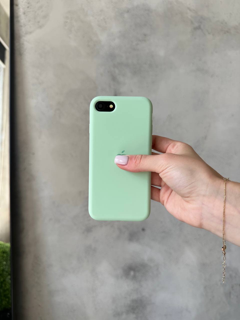 Чехол Silicone case с открытой камерой на iPhone SE 2020 / 2022 Pistachio (42)