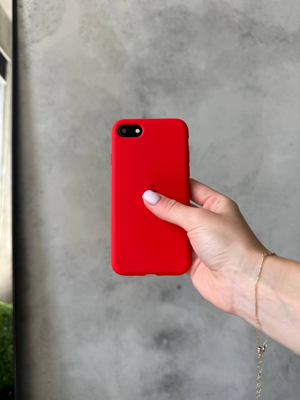 Чехол Silicone case с открытой камерой для iPhone SE 2020 / 2022 Red (04)