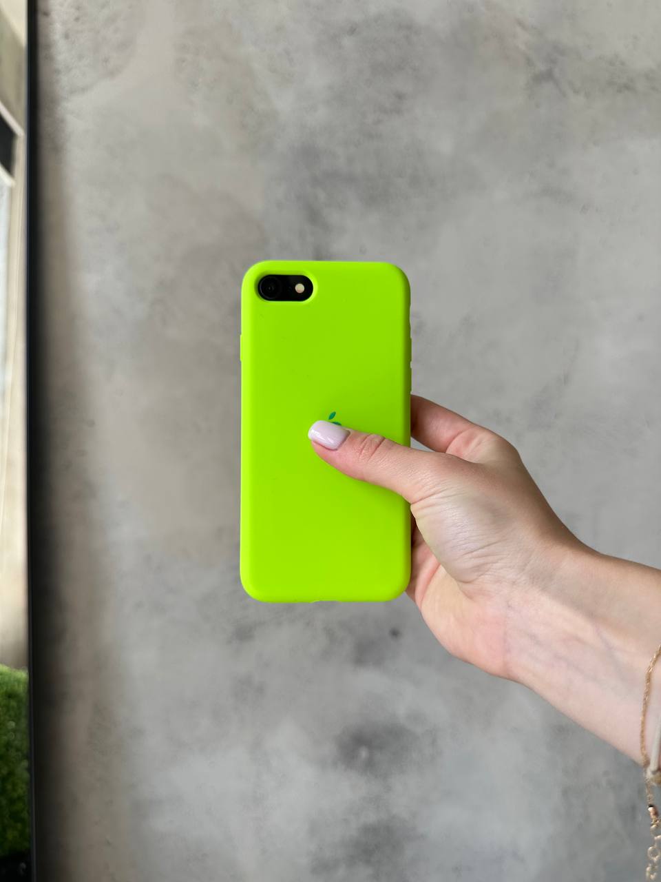 Чехол Silicone case с открытой камерой на iPhone SE 2020 / 2022 Shiny Green (34)