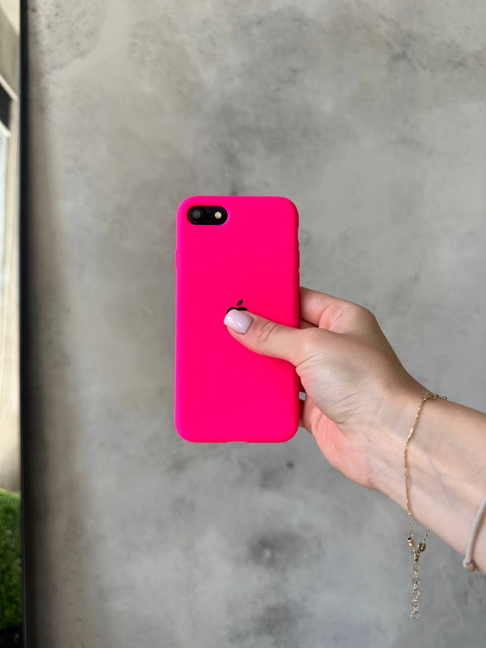 Чехол Silicone case с открытой камерой на iPhone SE 2020 / 2022 Shiny Pink (35)