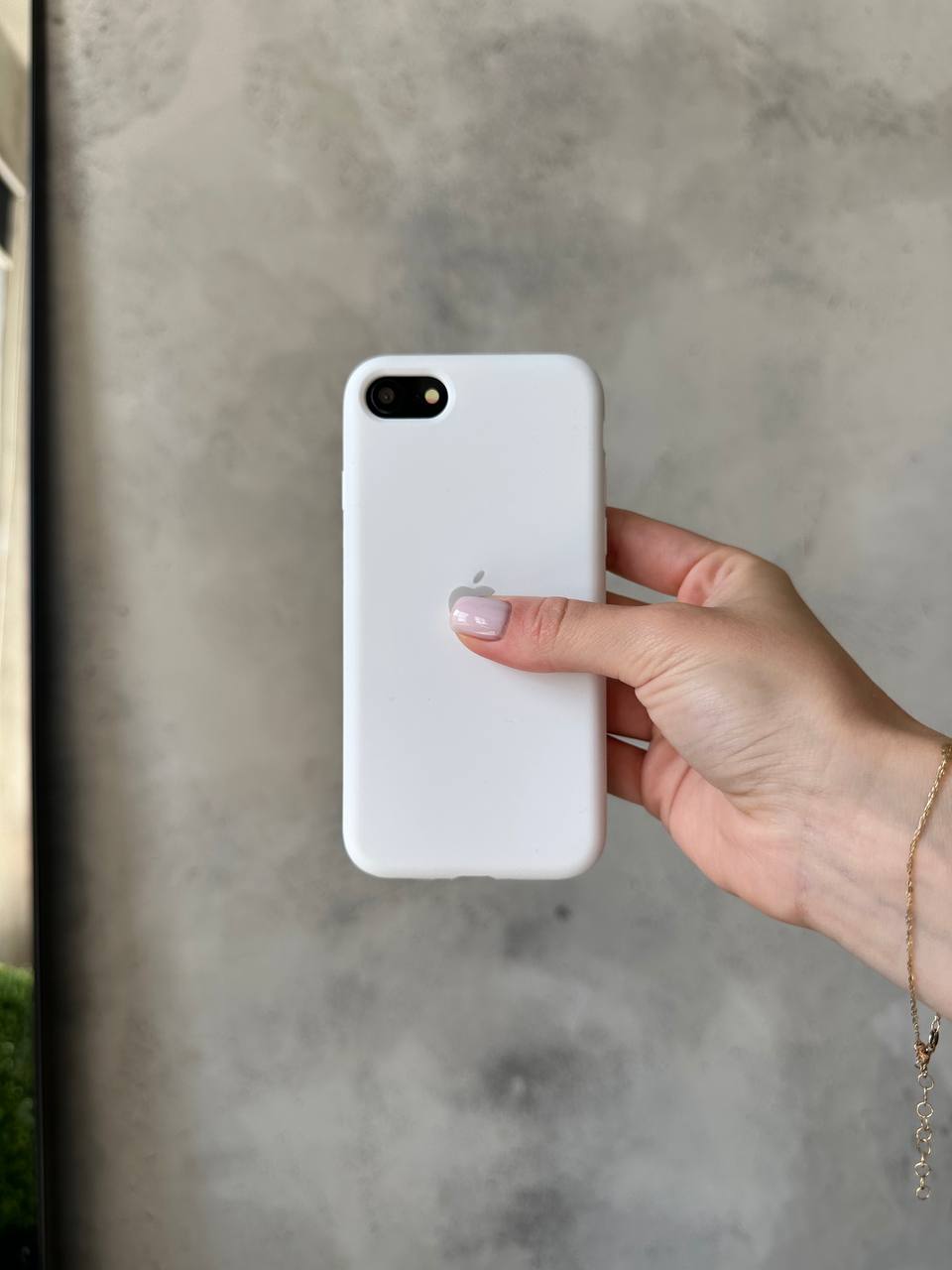 Чехол Silicone case с открытой камерой на iPhone SE 2020 / 2022 White (03)