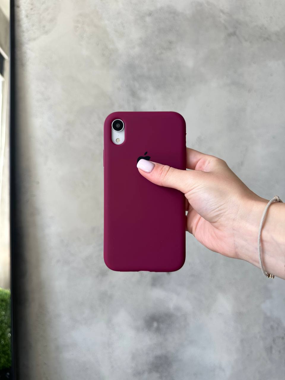 Чехол Silicone case с открытой камерой на iPhone XR Marsala (18)