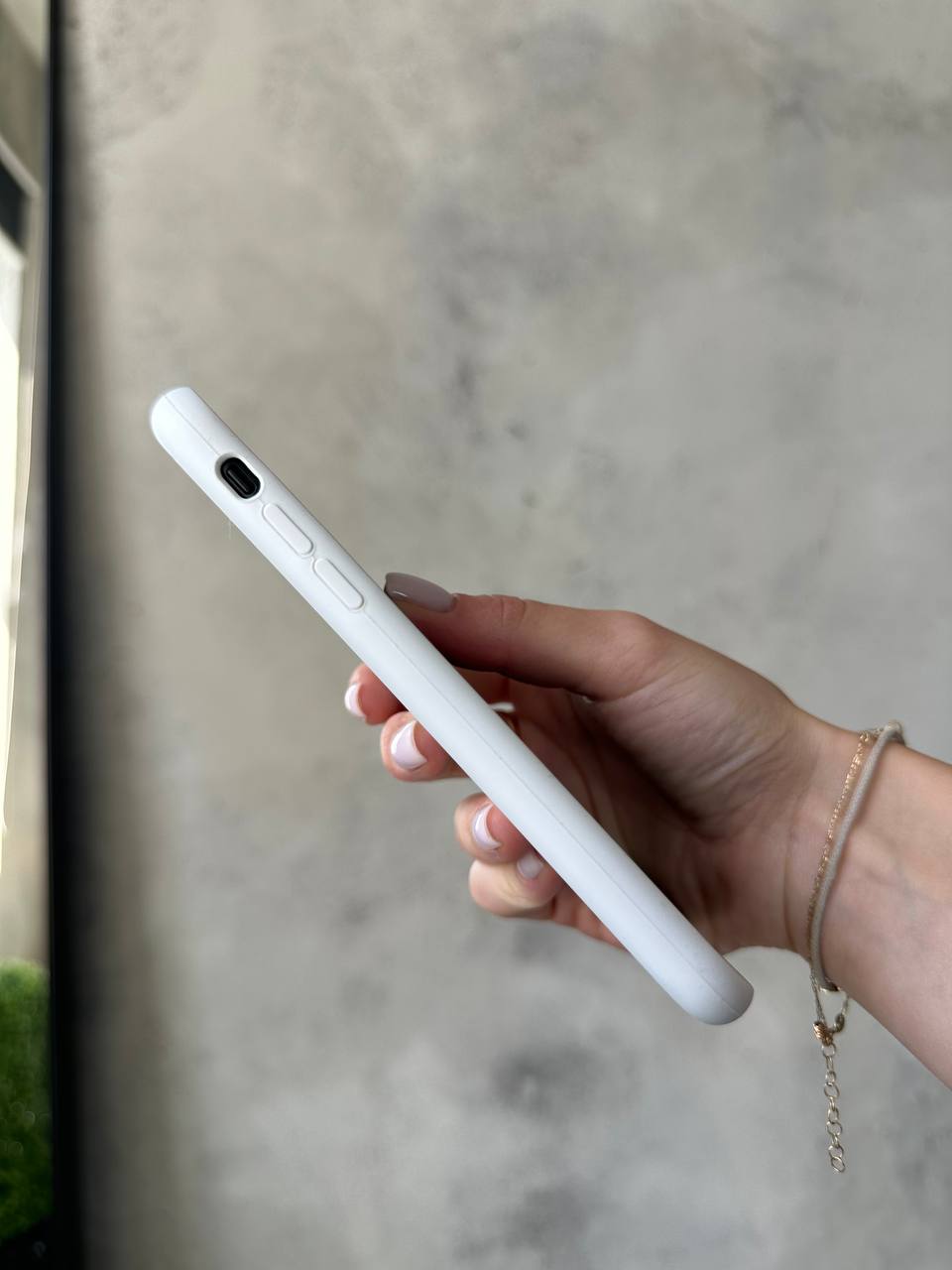 Чехол Silicone case с открытой камерой на iPhone XR White (03)