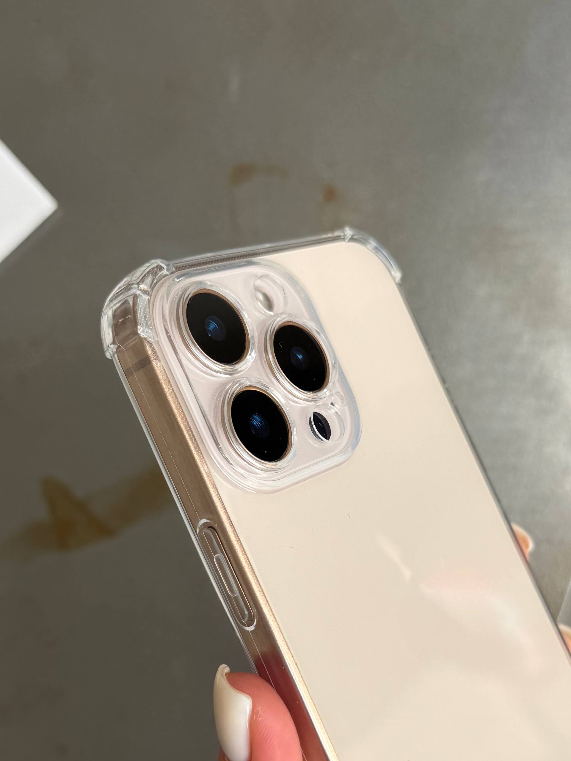 Чехол прозрачный силиконовый с усиленными углами закрытая камера на iPhone 16 Pro