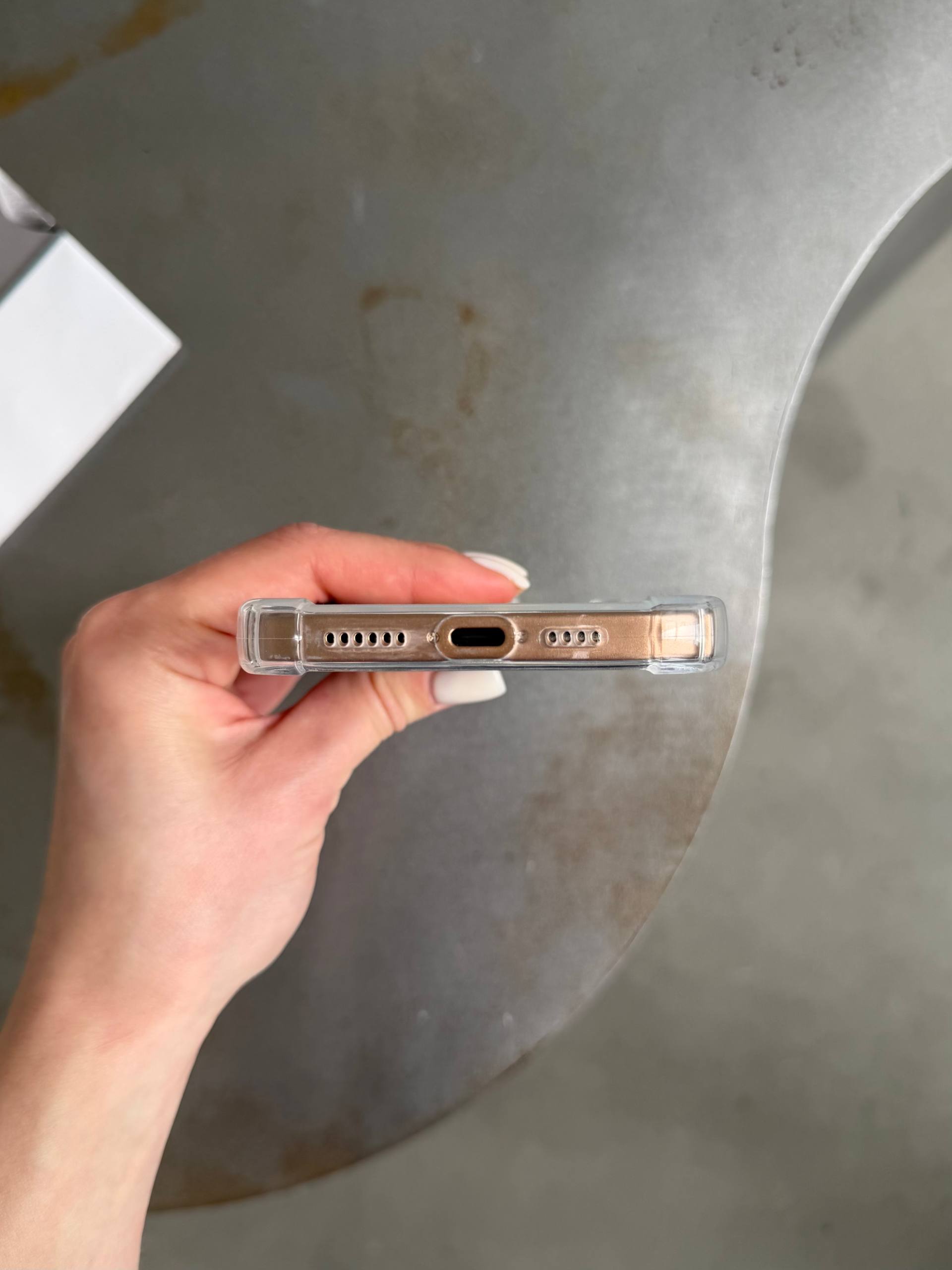 Чехол прозрачный силиконовый с усиленными углами закрытая камера на iPhone 16 Pro