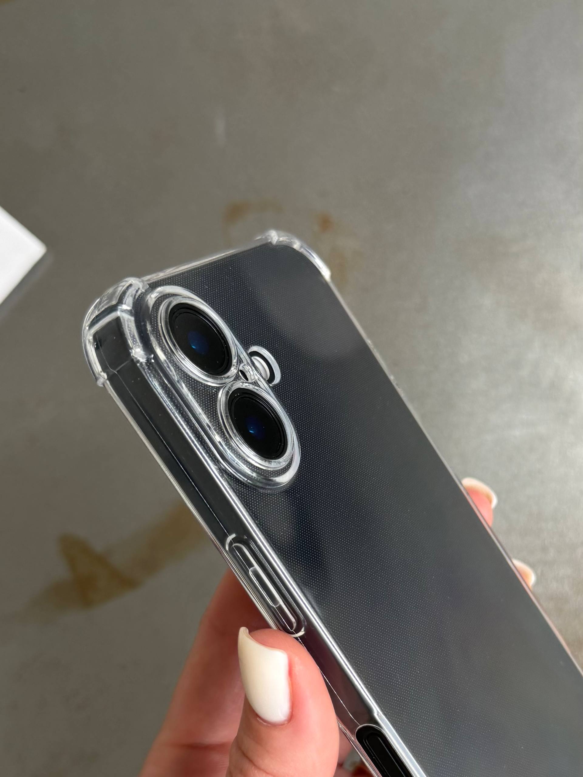 Чехол прозрачный силиконовый с усиленными углами закрытая камера на iPhone 16