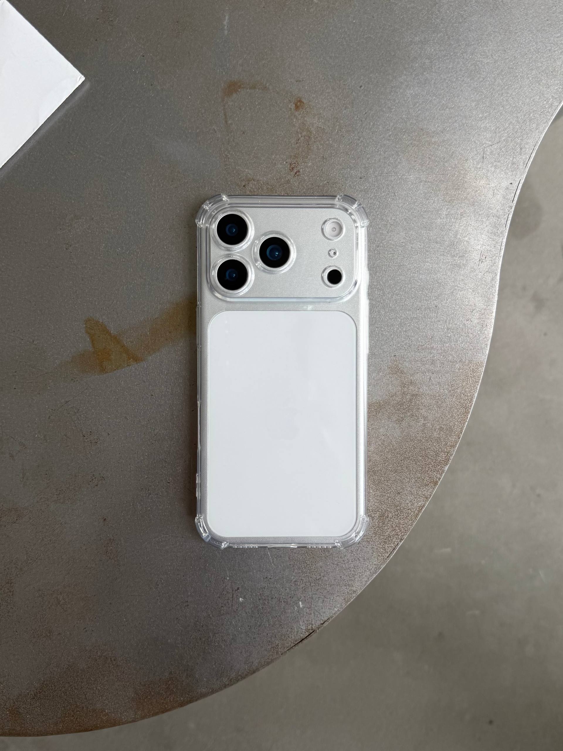 Чехол прозрачный силиконовый с усиленными углами закрытая камера на iPhone 17 Pro