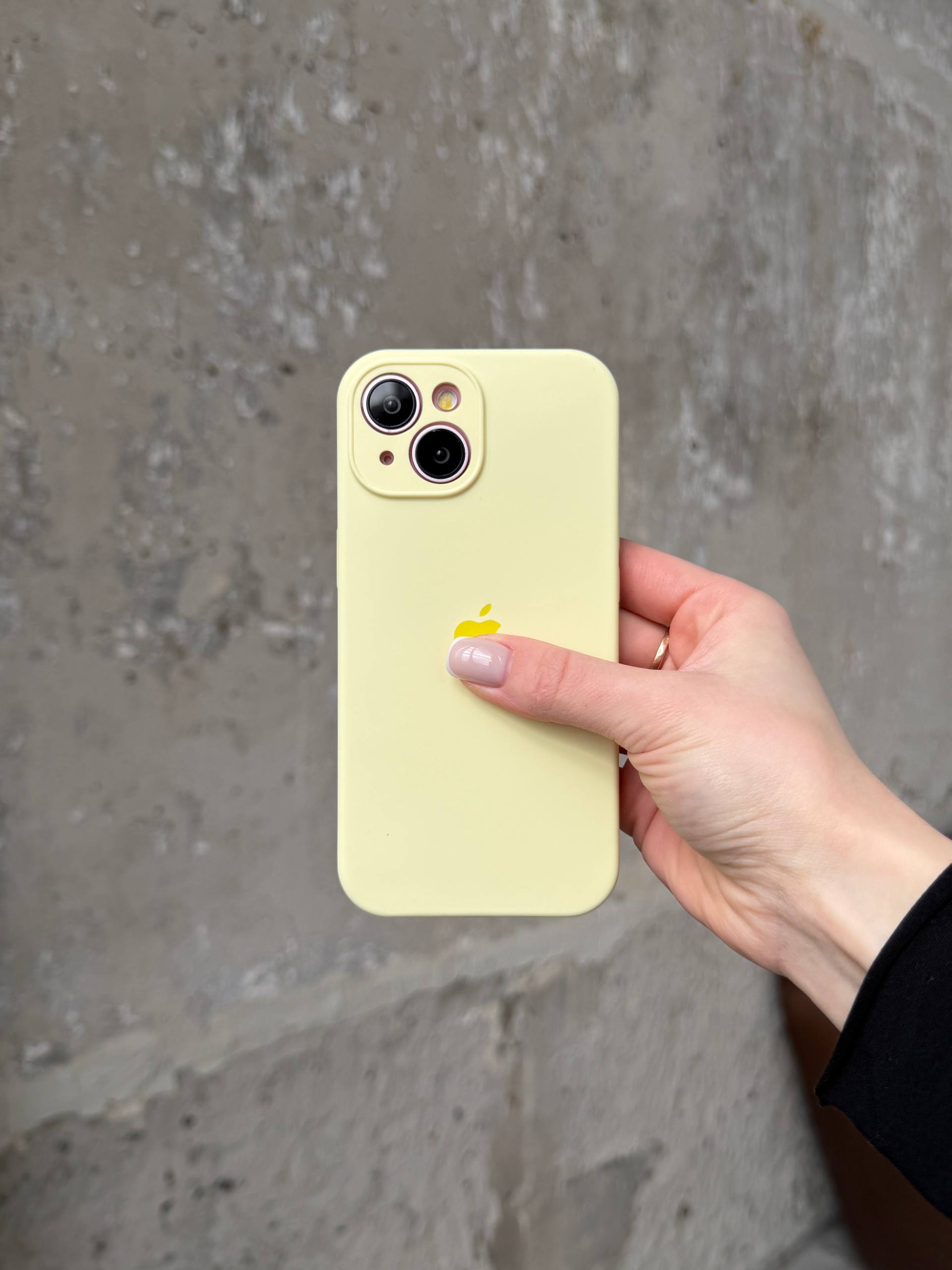 Чохол Silicone case із закритою камерою на iPhone 14 Cream Yellow #61