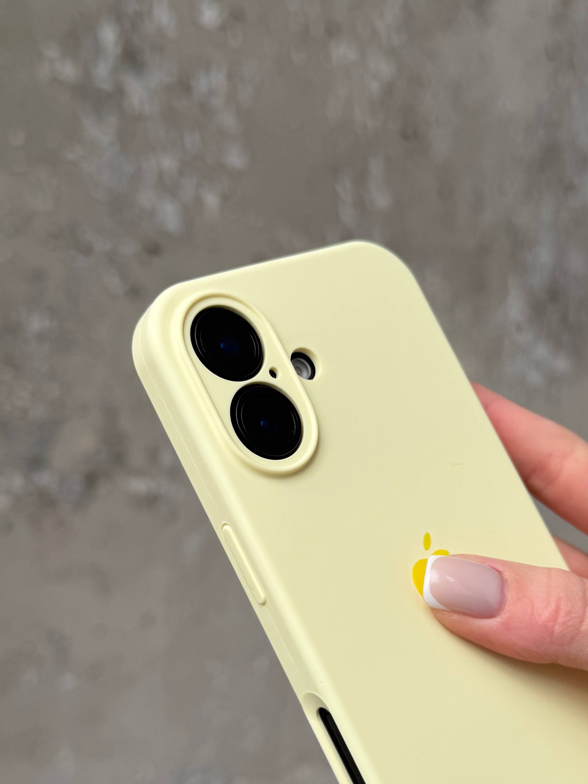 Чехол Silicone case с закрытой камерой на iPhone 16+ Cream Yellow #61