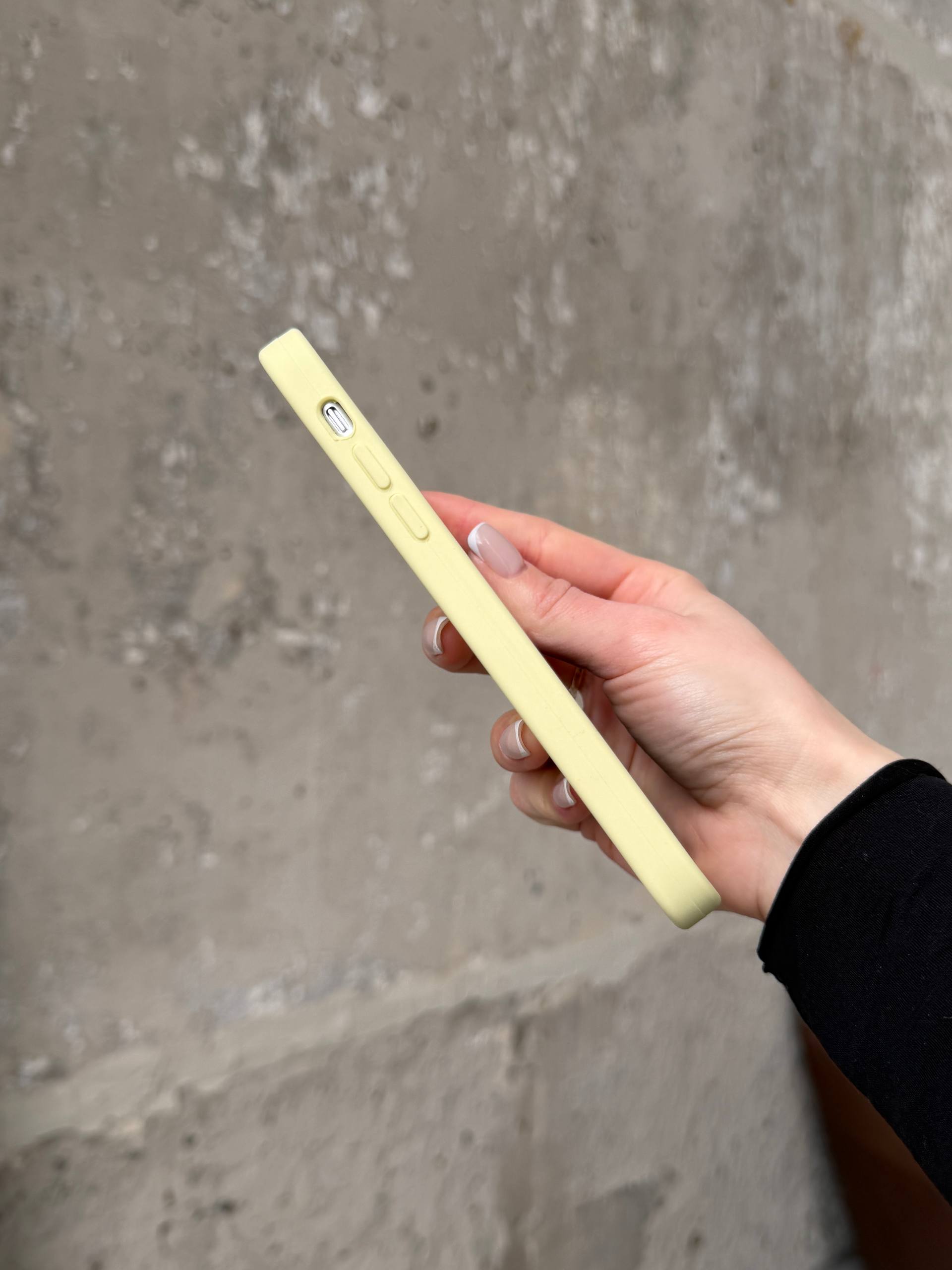 Чехол Silicone case с закрытой камерой на iPhone 15+ Cream Yellow #61