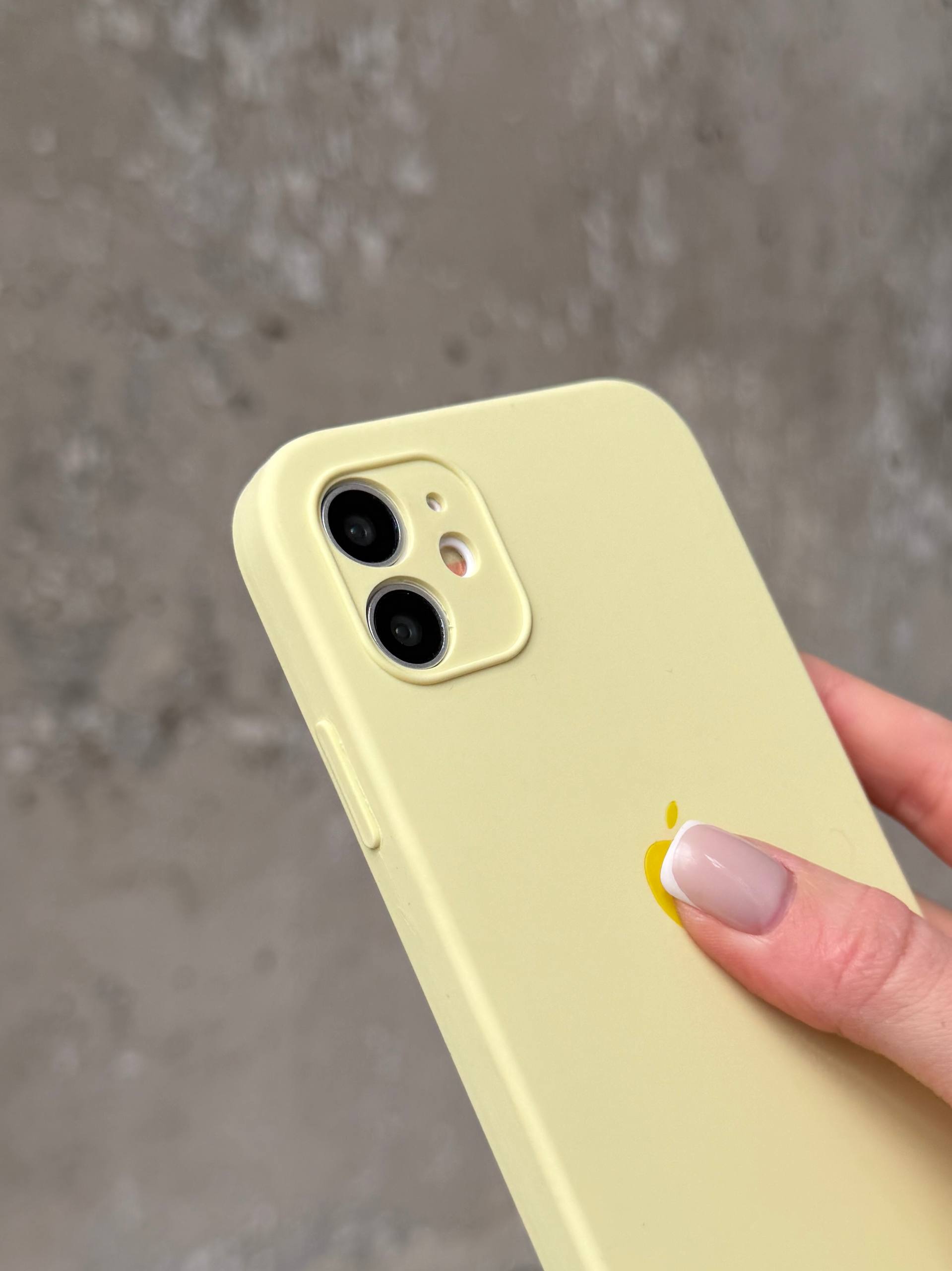 Чехол Silicone case с закрытой камерой на iPhone 12 Cream Yellow #61