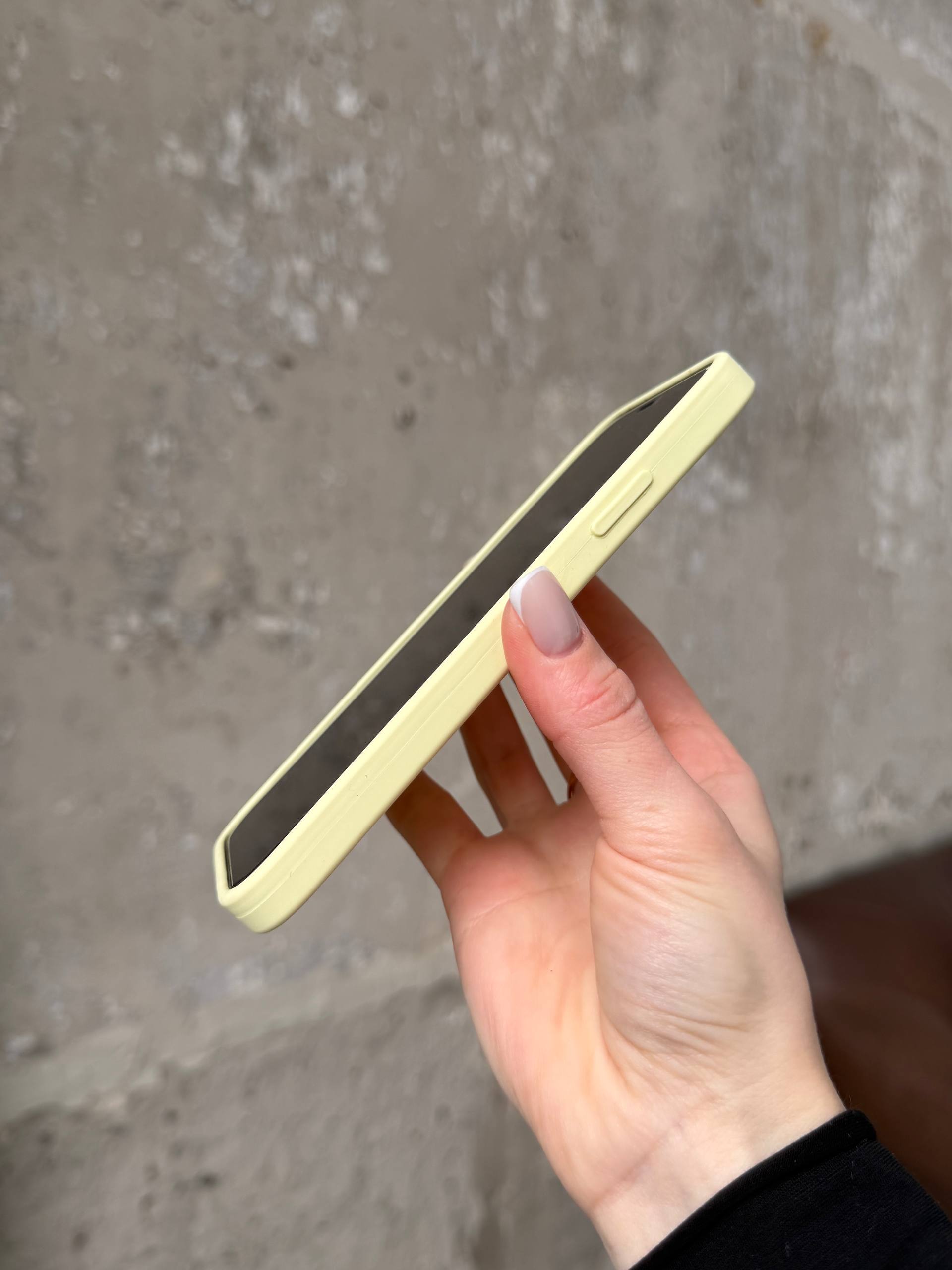 Чехол Silicone case с закрытой камерой на iPhone 15+ Cream Yellow #61