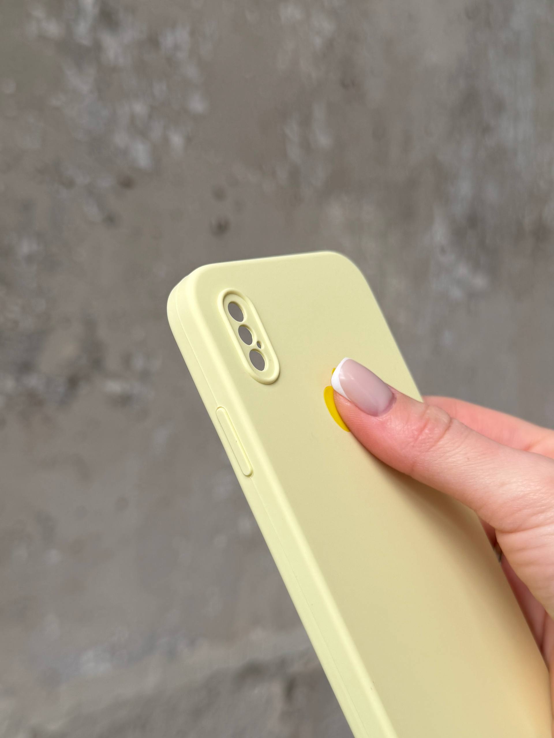 Чехол Silicone case с закрытой камерой на iPhone X/XS Cream Yellow #61