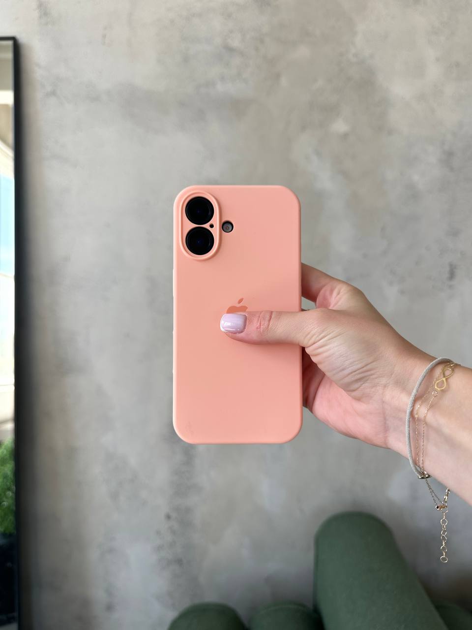Чехол Silicone case с закрытой камерой на iPhone 17 Grapefruit #37