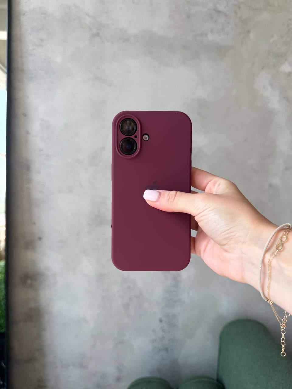 Чехол Silicone case с закрытой камерой на iPhone 17 Plum #47