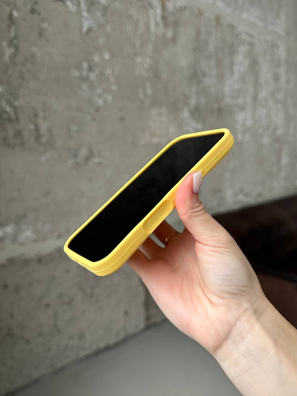 Чехол Silicone case с закрытой камерой на iPhone 17 Yellow #04