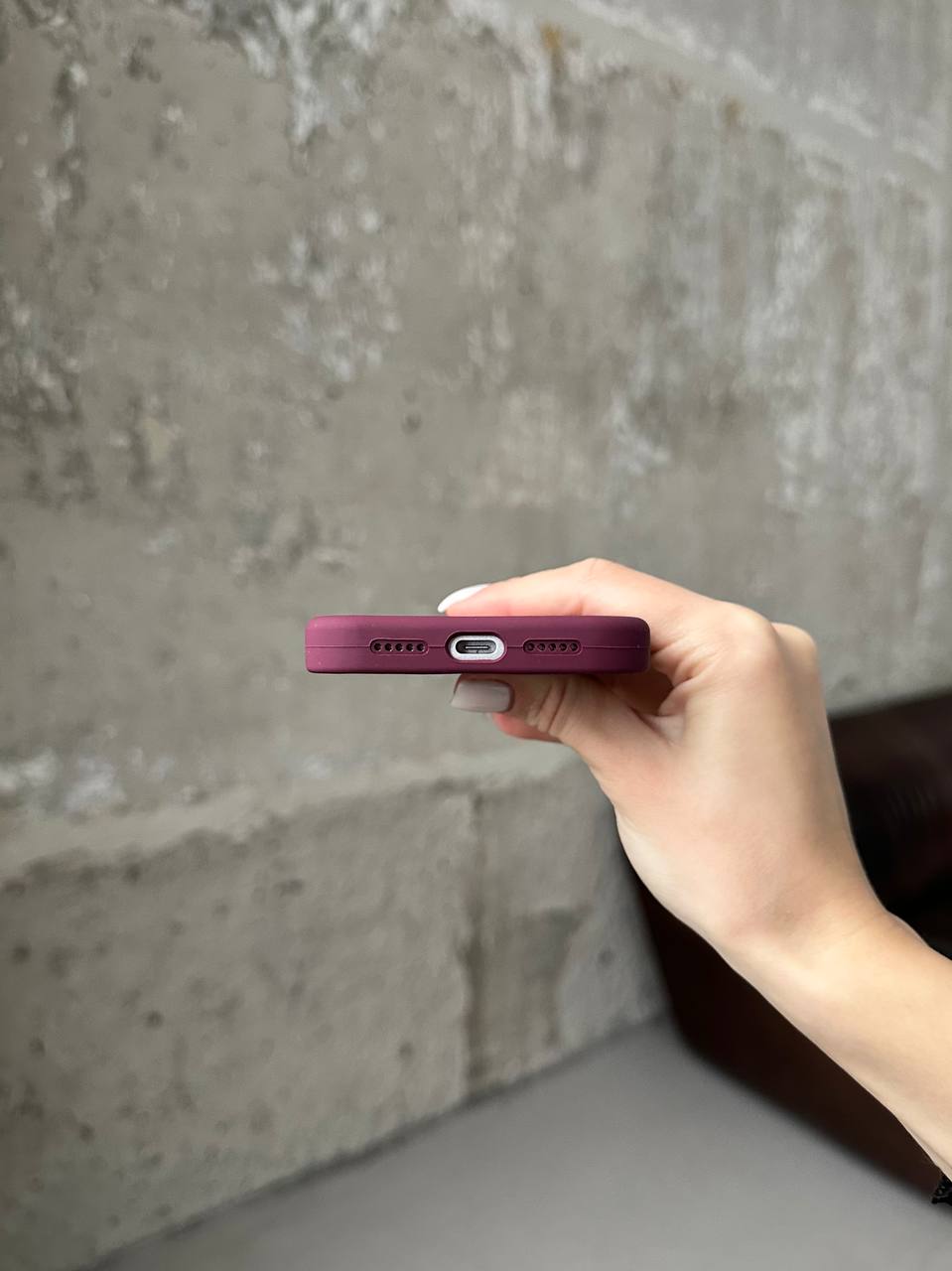 Чехол Silicone case с закрытой камерой на iPhone 17 Plum #47