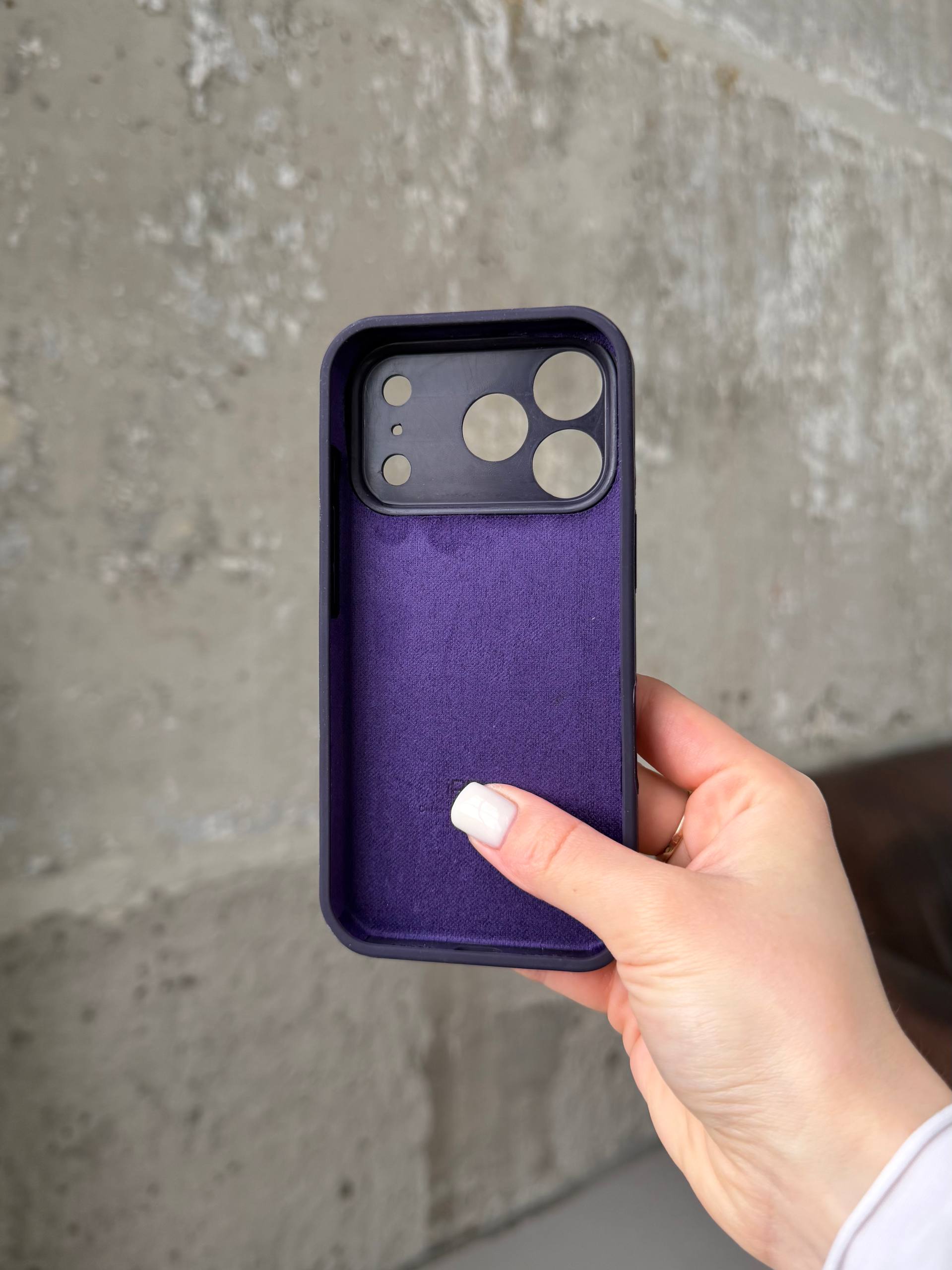 Чехол Silicone case с закрытой камерой на iPhone 17 Pro Elderberry #59