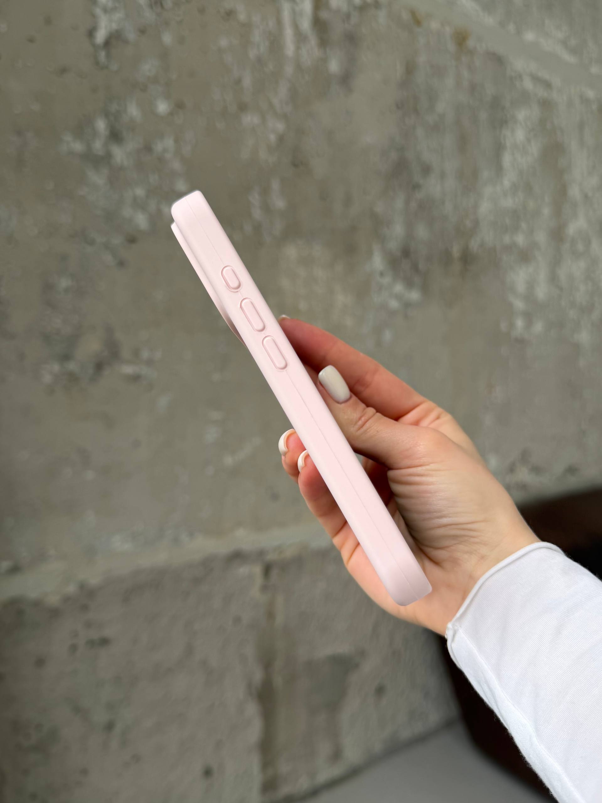 Чехол Silicone case с закрытой камерой на iPhone 17 Pro Chalk Pink #57