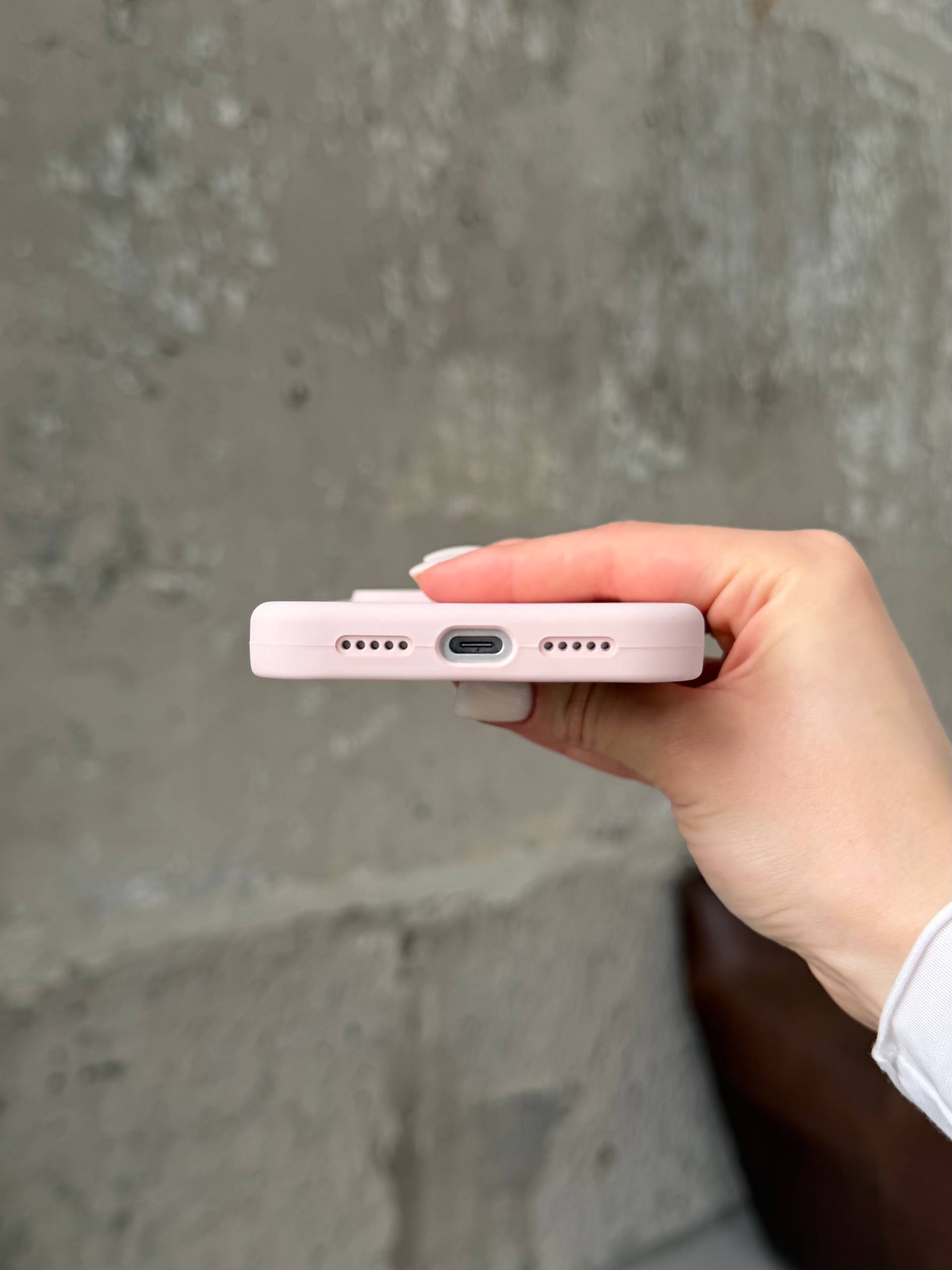 Чехол Silicone case с закрытой камерой на iPhone 17 Pro Chalk Pink #57