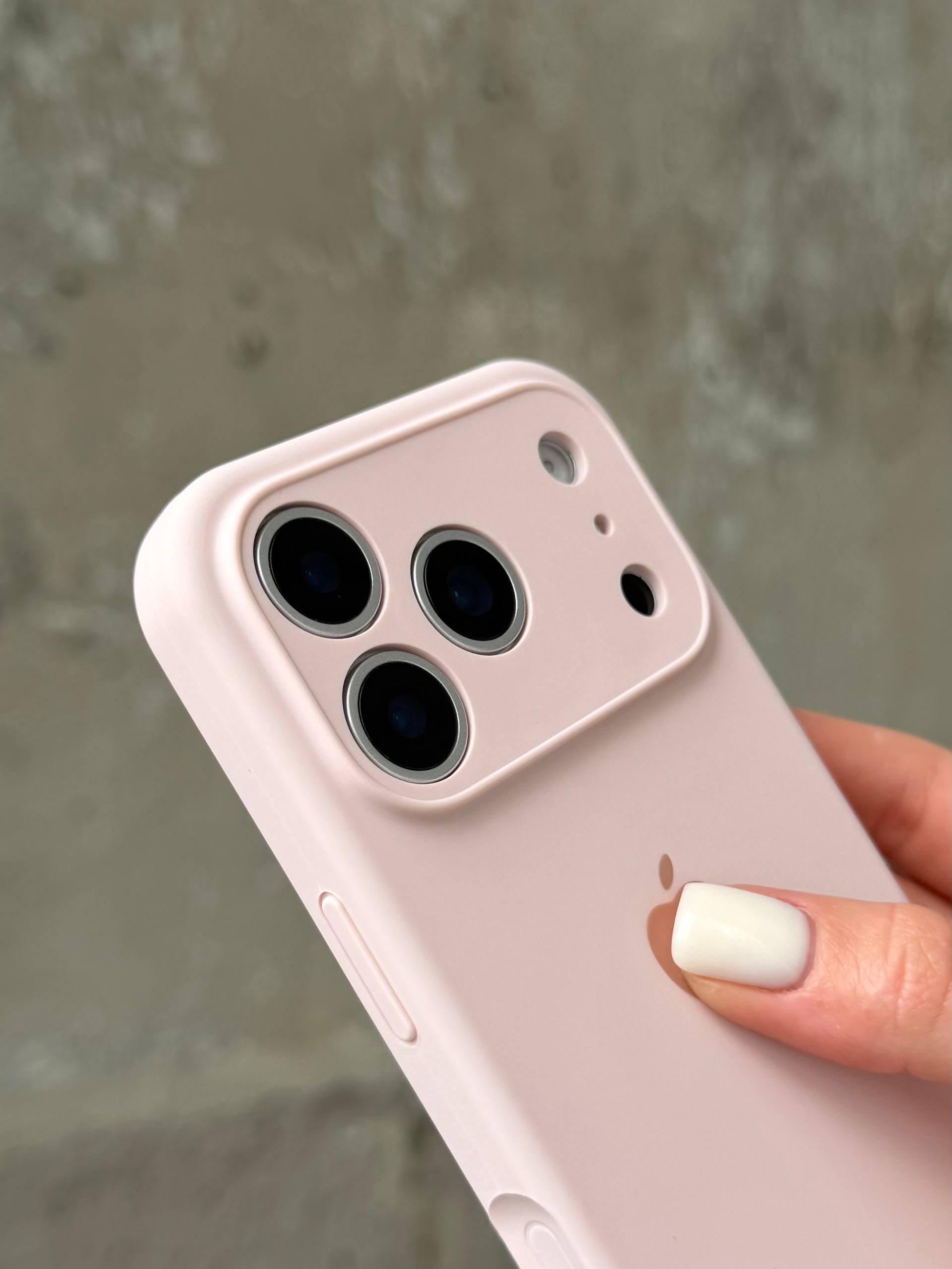 Чехол Silicone case с закрытой камерой на iPhone 17 Pro Chalk Pink #57