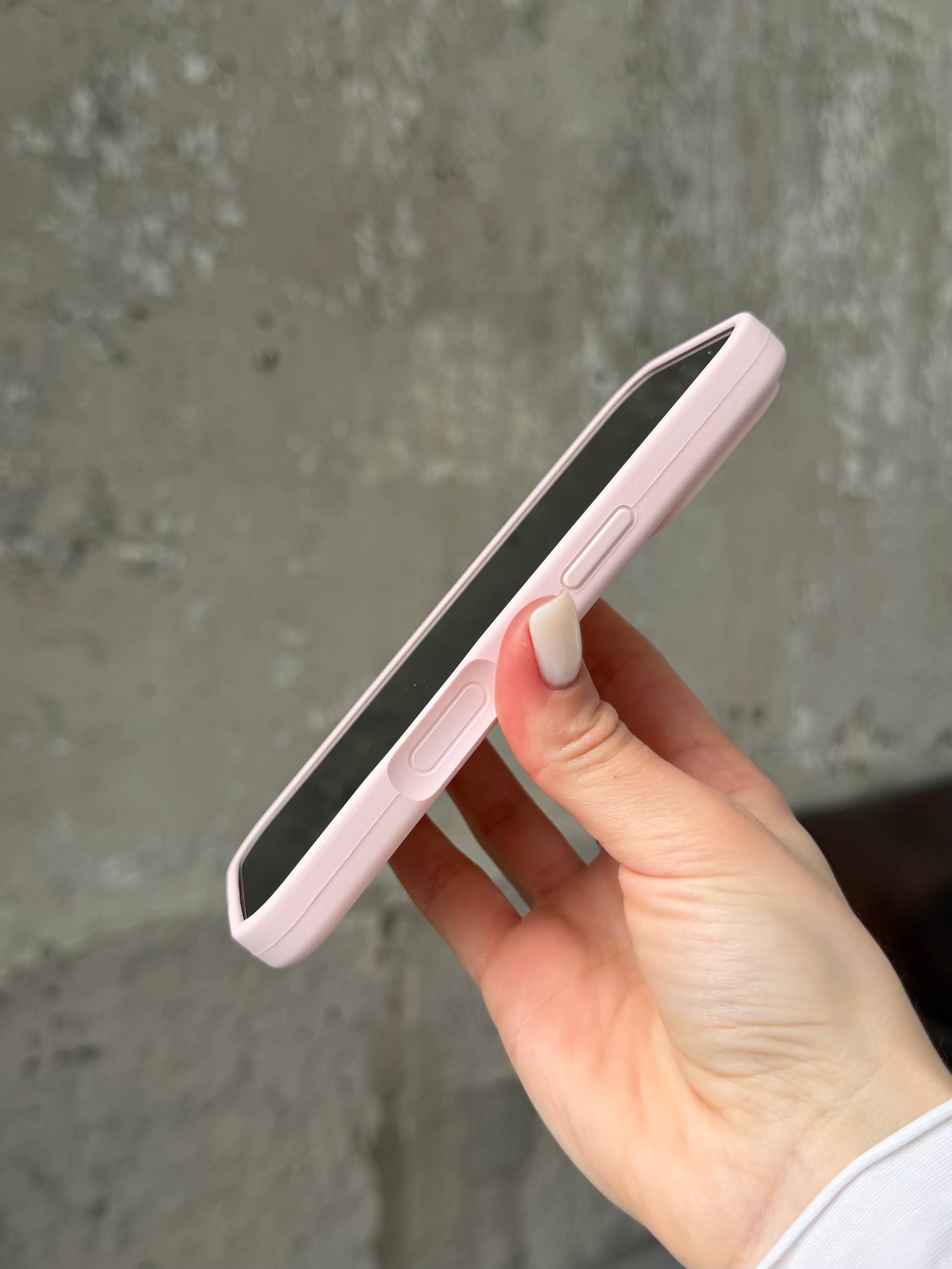 Чехол Silicone case с закрытой камерой на iPhone 17 Pro Chalk Pink #57