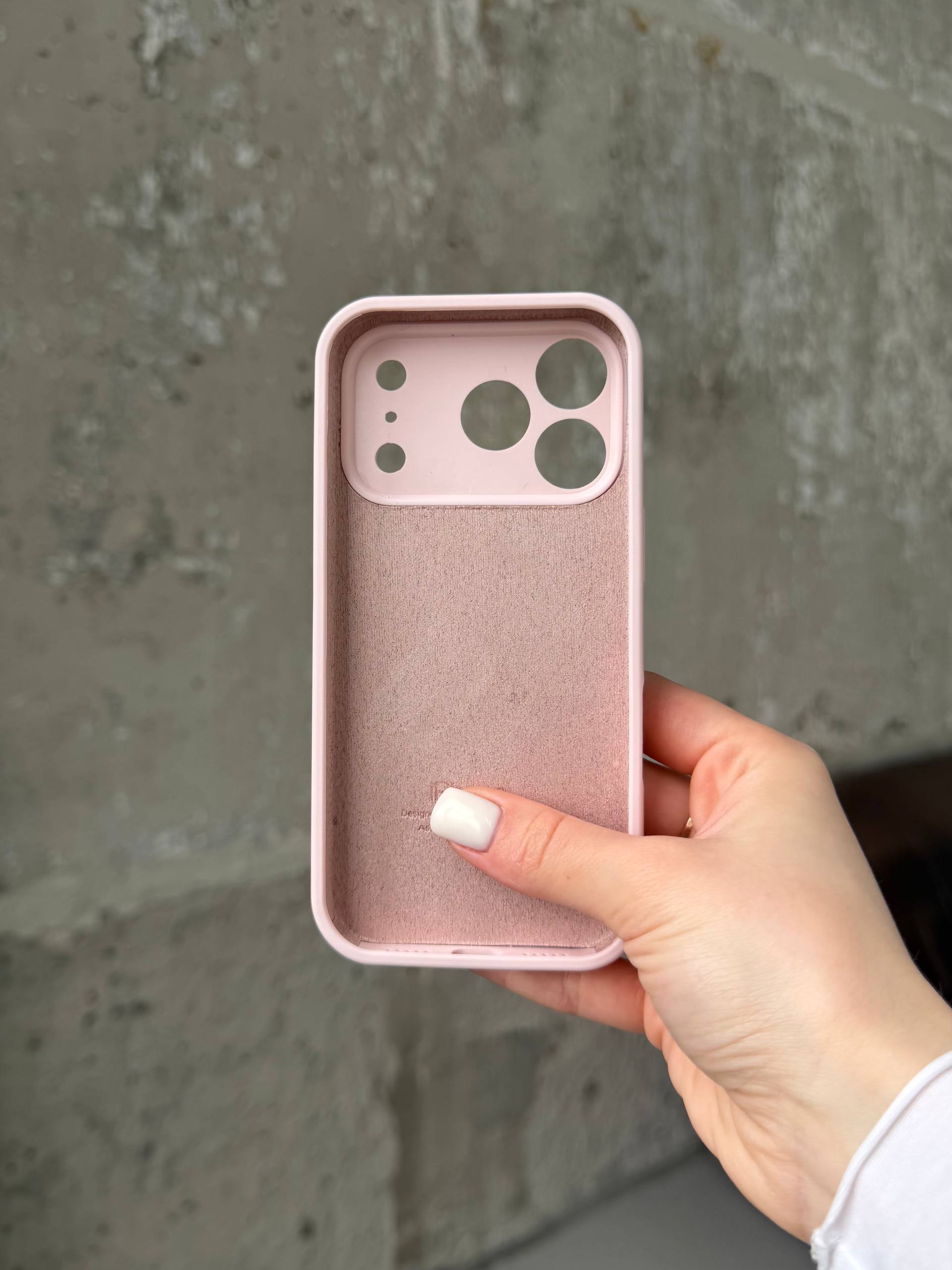 Чехол Silicone case с закрытой камерой на iPhone 17 Pro Chalk Pink #57