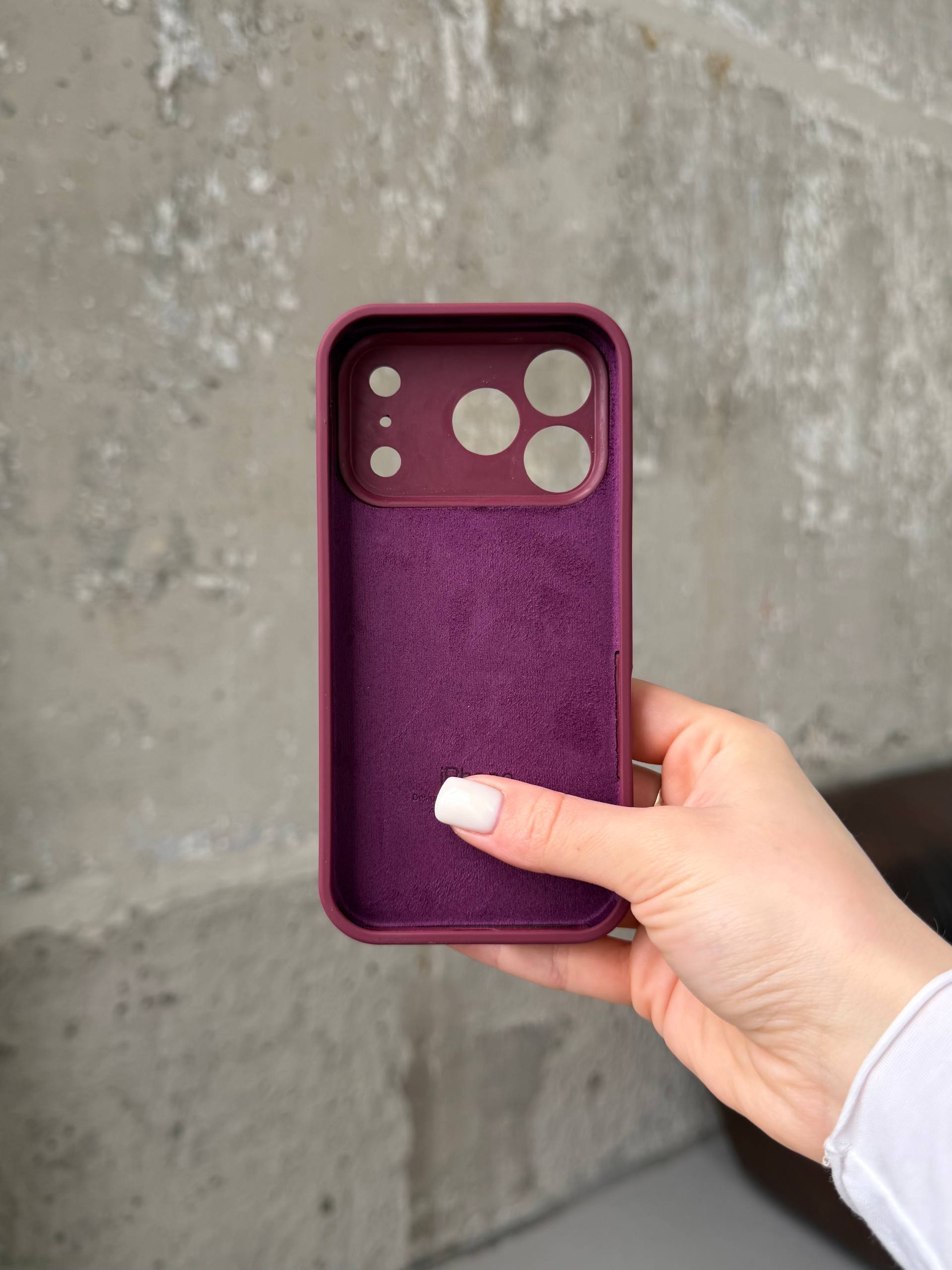 Чехол Silicone case с закрытой камерой на iPhone 17 Pro Plum #47
