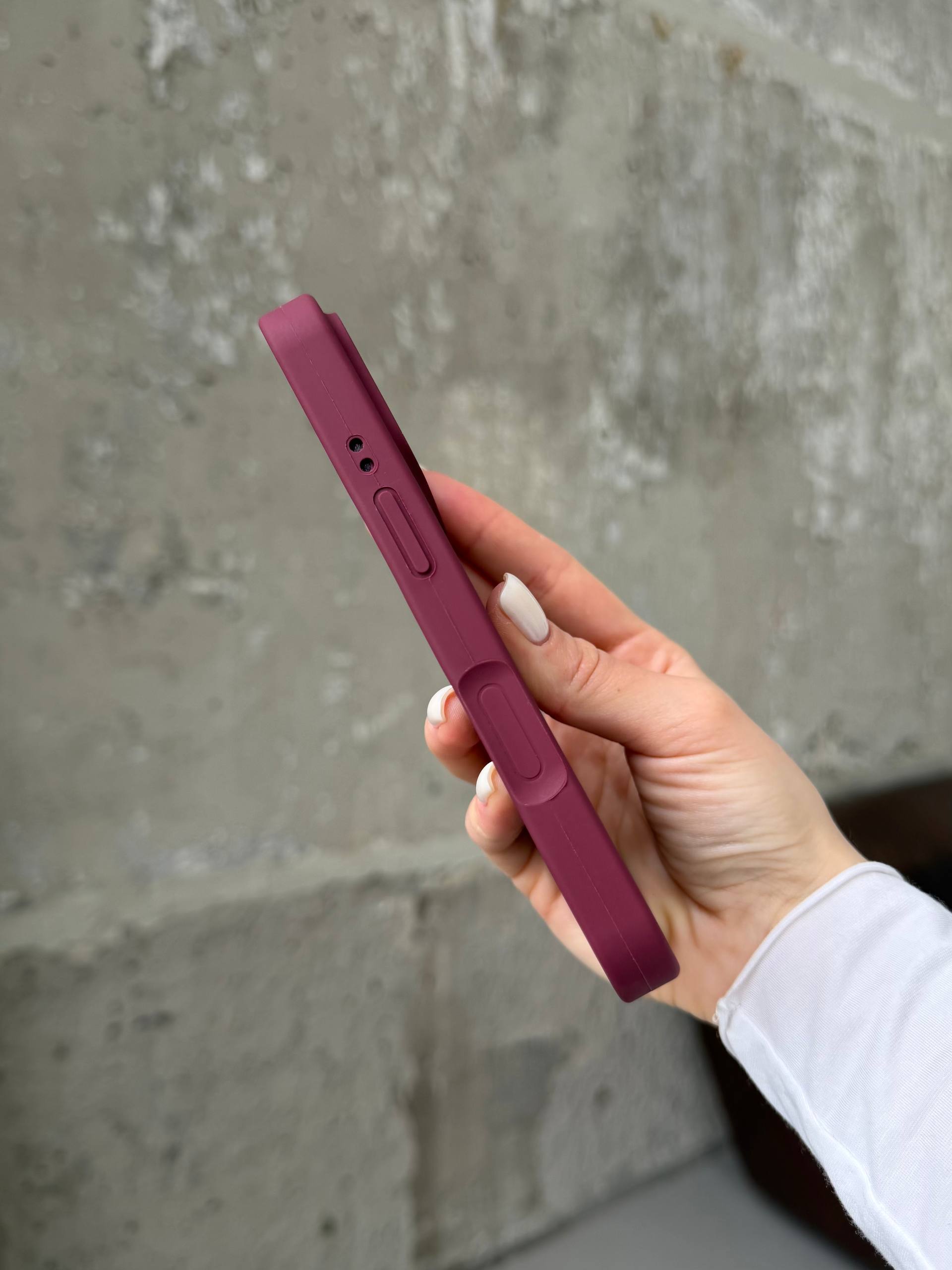 Чехол Silicone case с закрытой камерой на iPhone 17 Pro Plum #47