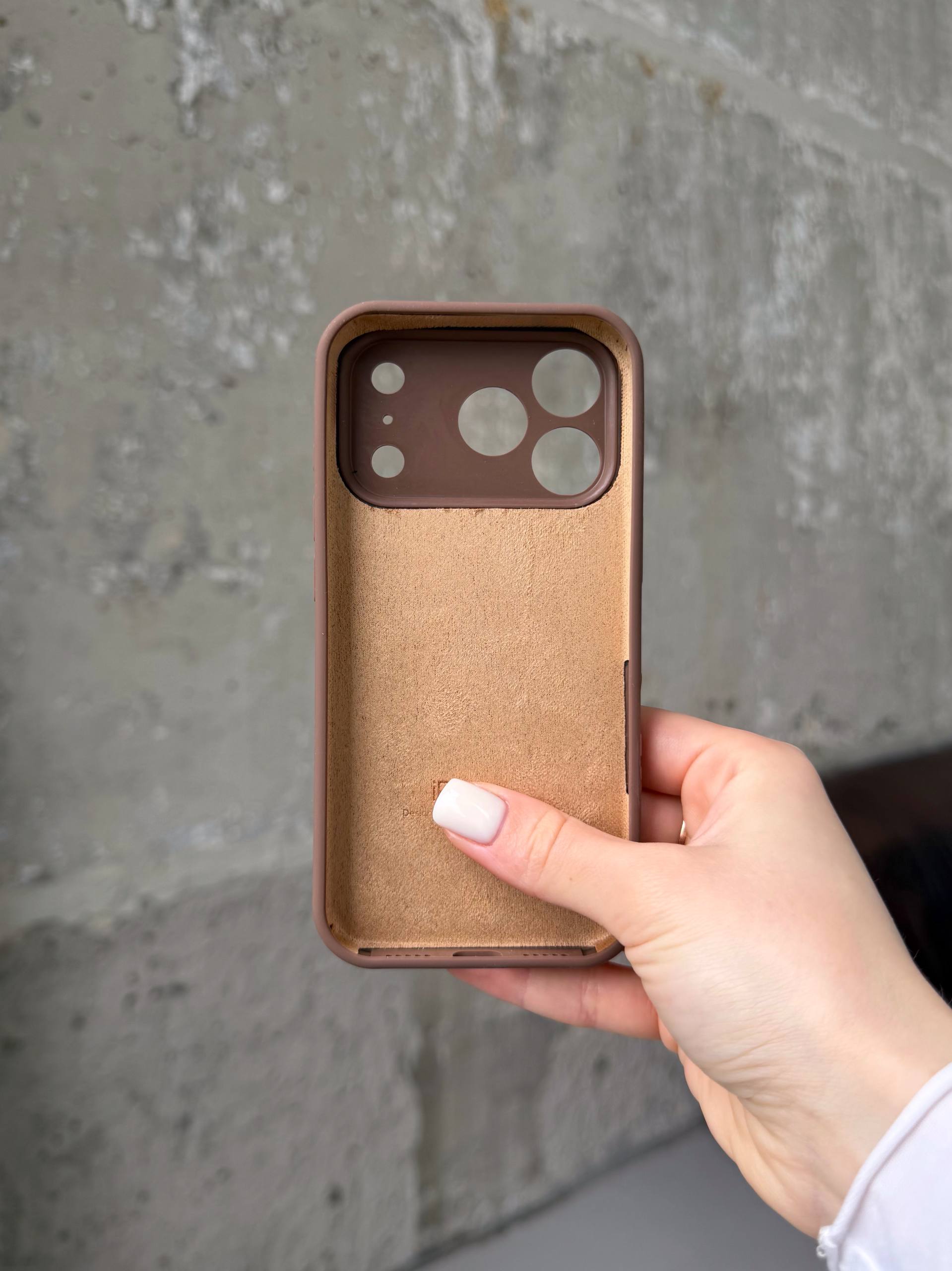 Чехол Silicone case с закрытой камерой на iPhone 17 Pro Max Chocolate #63