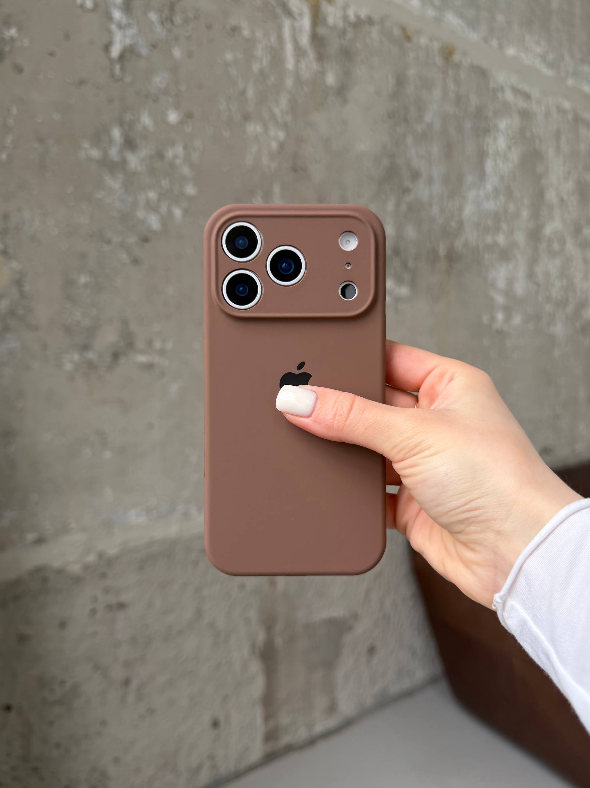 Чехол Silicone case с закрытой камерой на iPhone 17 Pro Chocolate #63