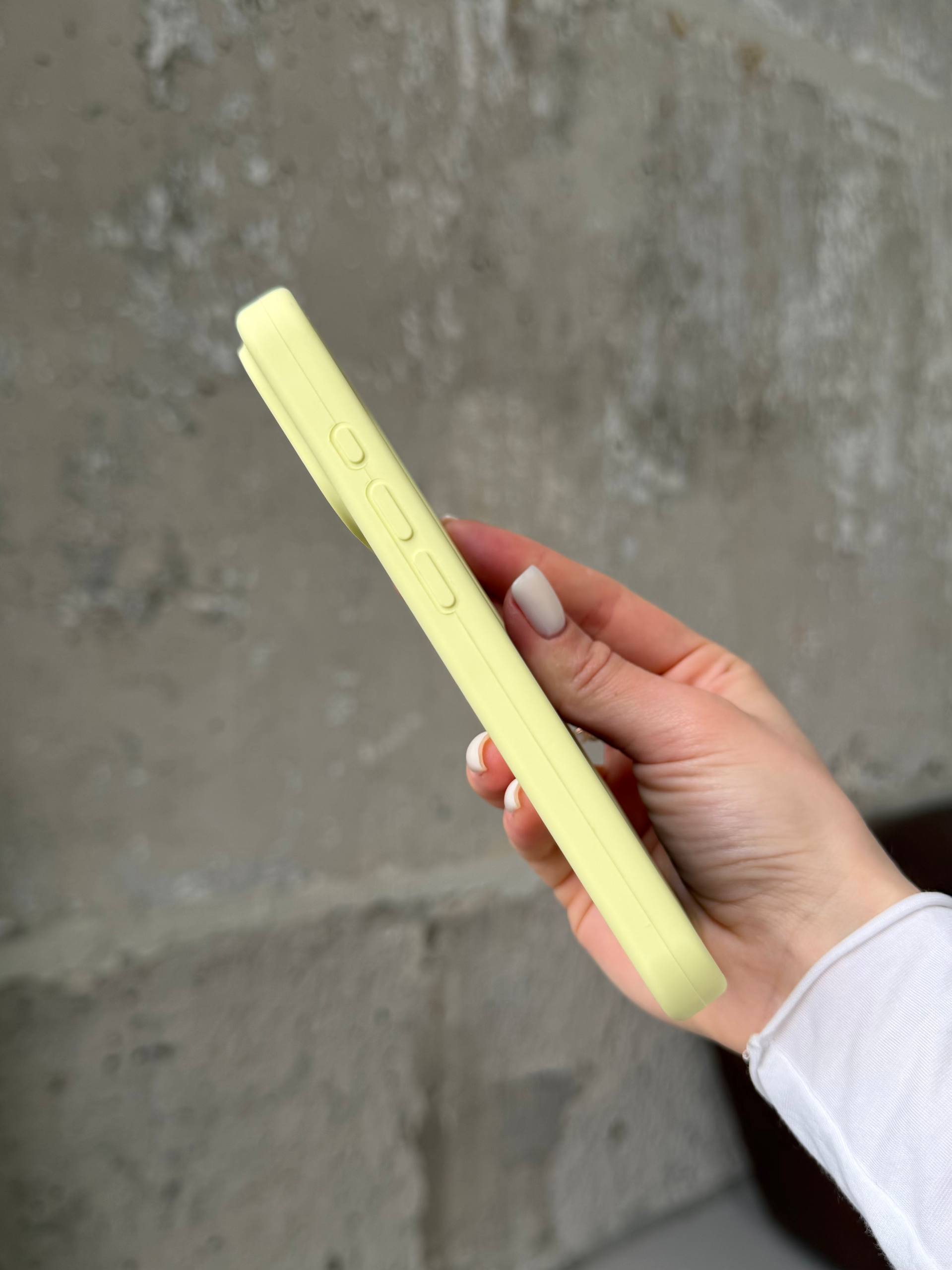 Чехол Silicone case с закрытой камерой на iPhone 17 Pro Max Cream Yellow #61