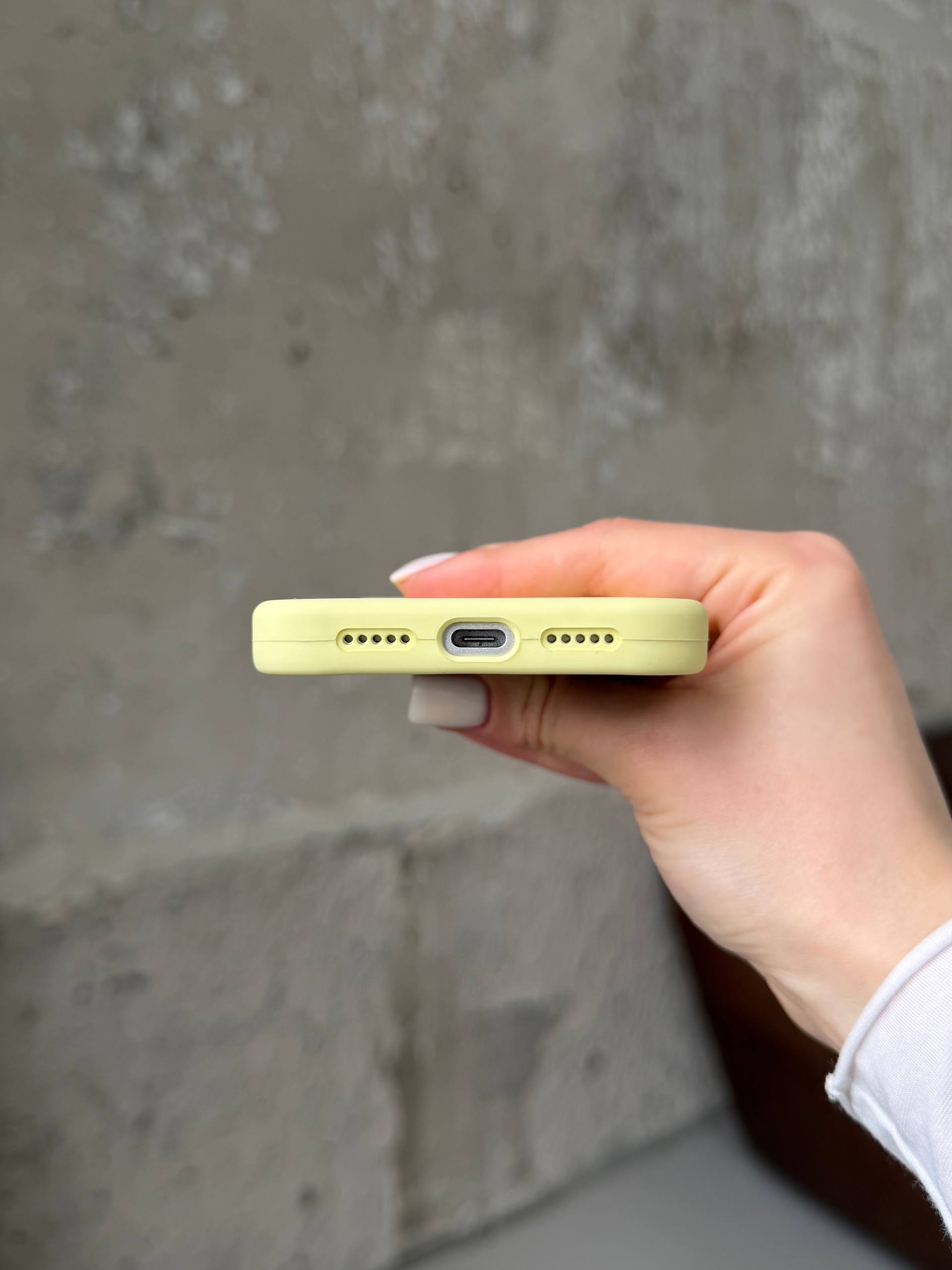 Чехол Silicone case с закрытой камерой на iPhone 17 Pro Max Cream Yellow #61