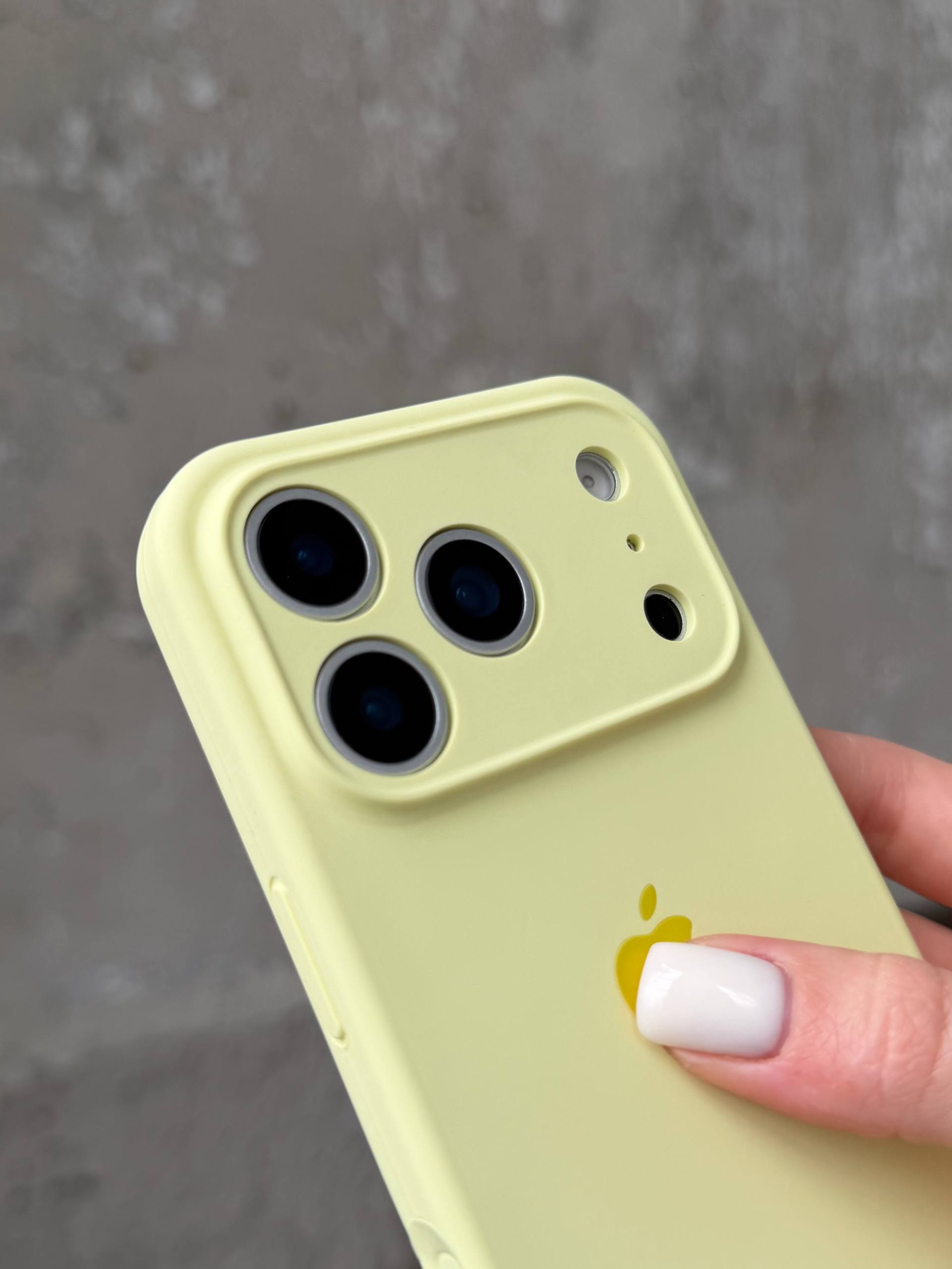 Чехол Silicone case с закрытой камерой на iPhone 17 Pro Max Cream Yellow #61