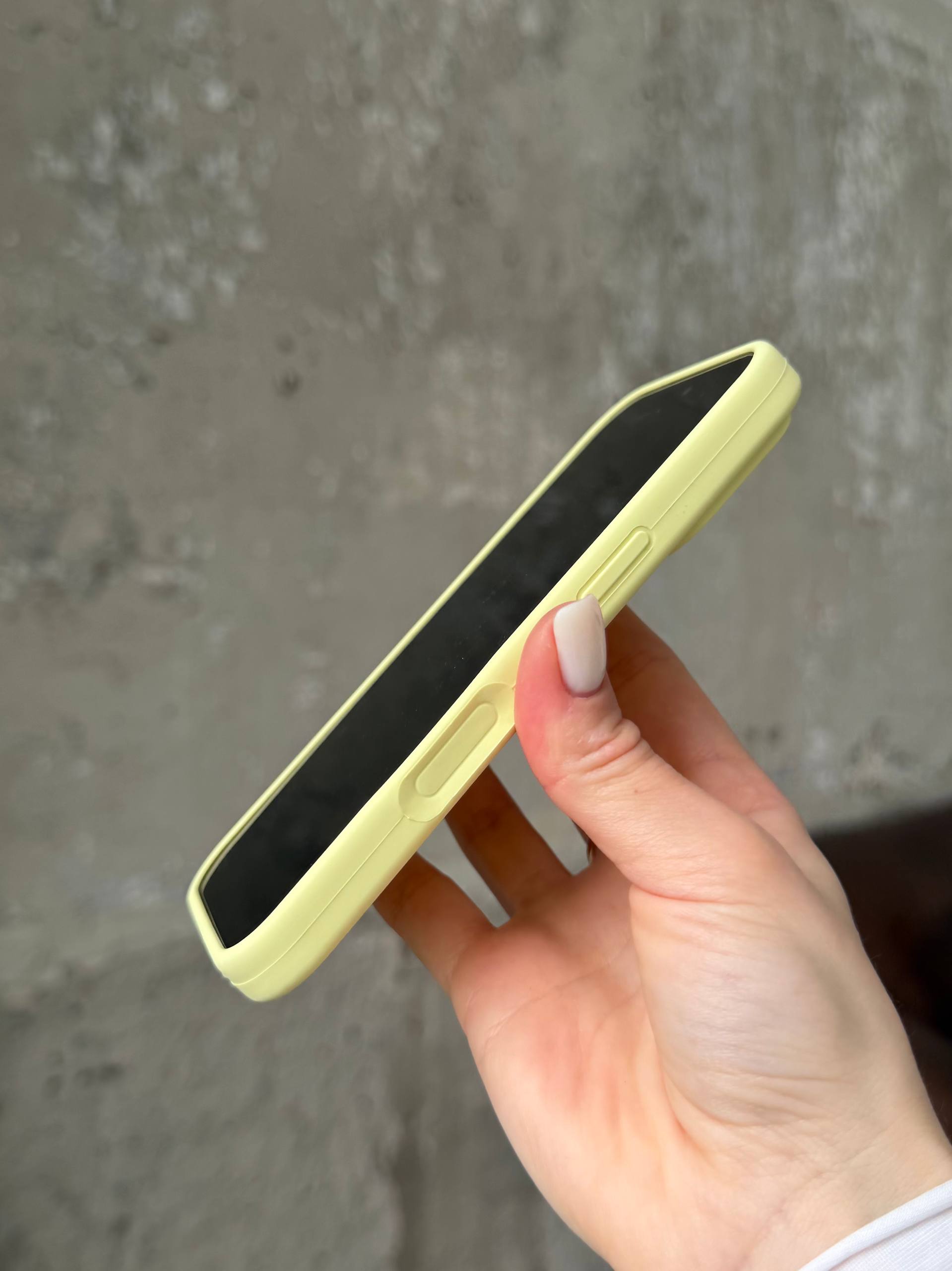 Чехол Silicone case с закрытой камерой на iPhone 17 Pro Max Cream Yellow #61