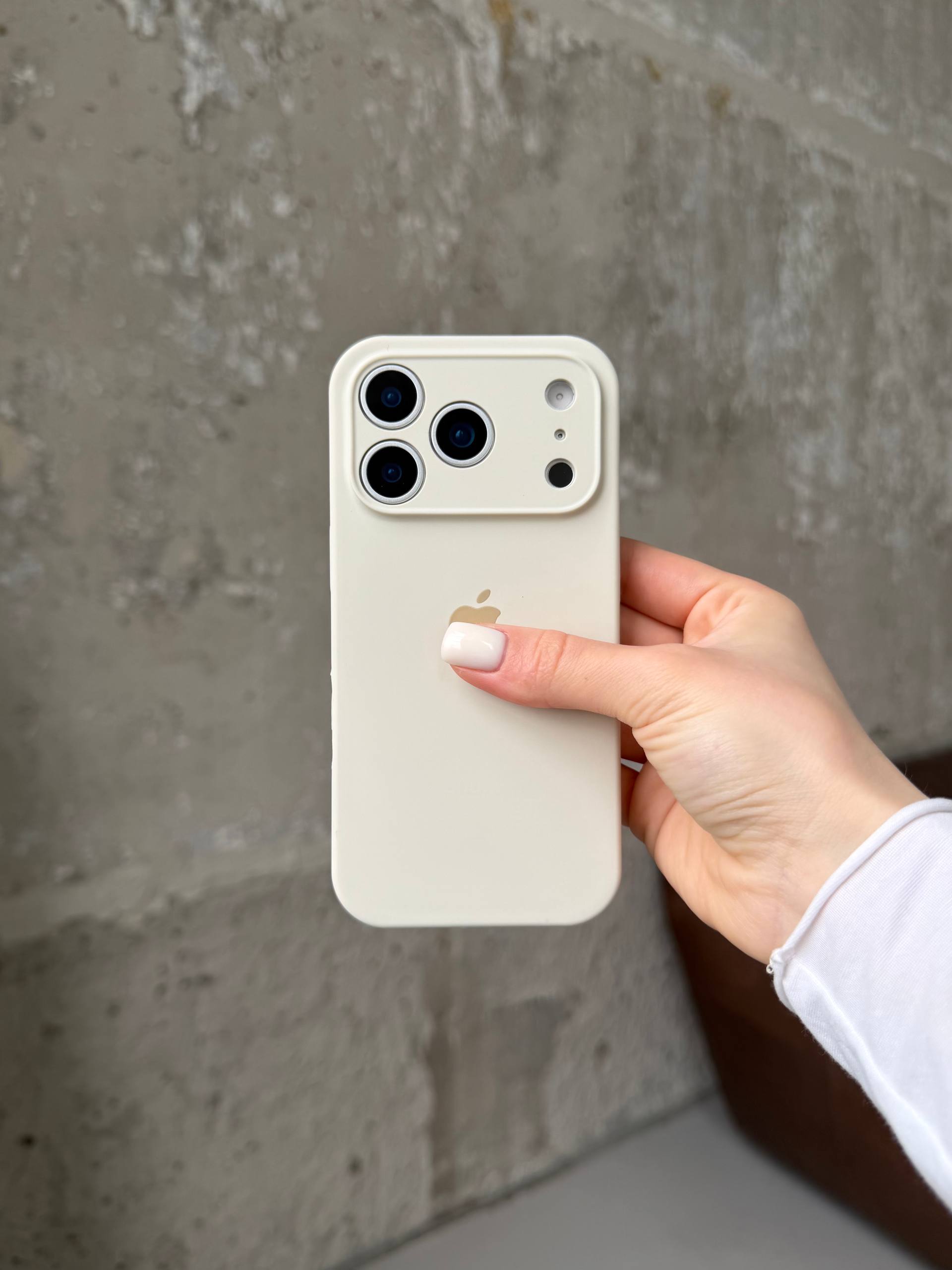 Чехол Silicone case с закрытой камерой на iPhone 17 Pro Beige #10