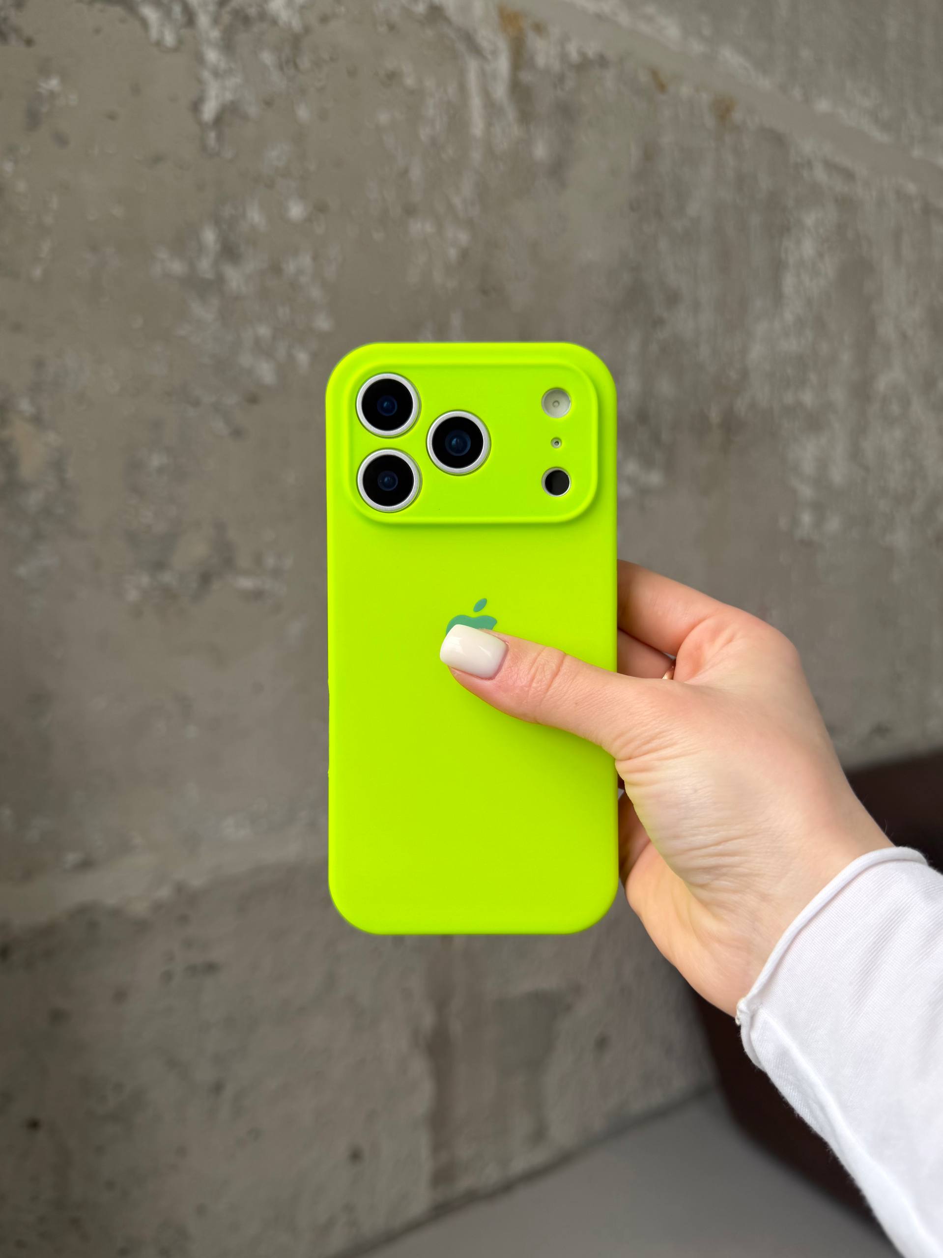 Чехол Silicone case с закрытой камерой на iPhone 17 Pro Shiny Green #24
